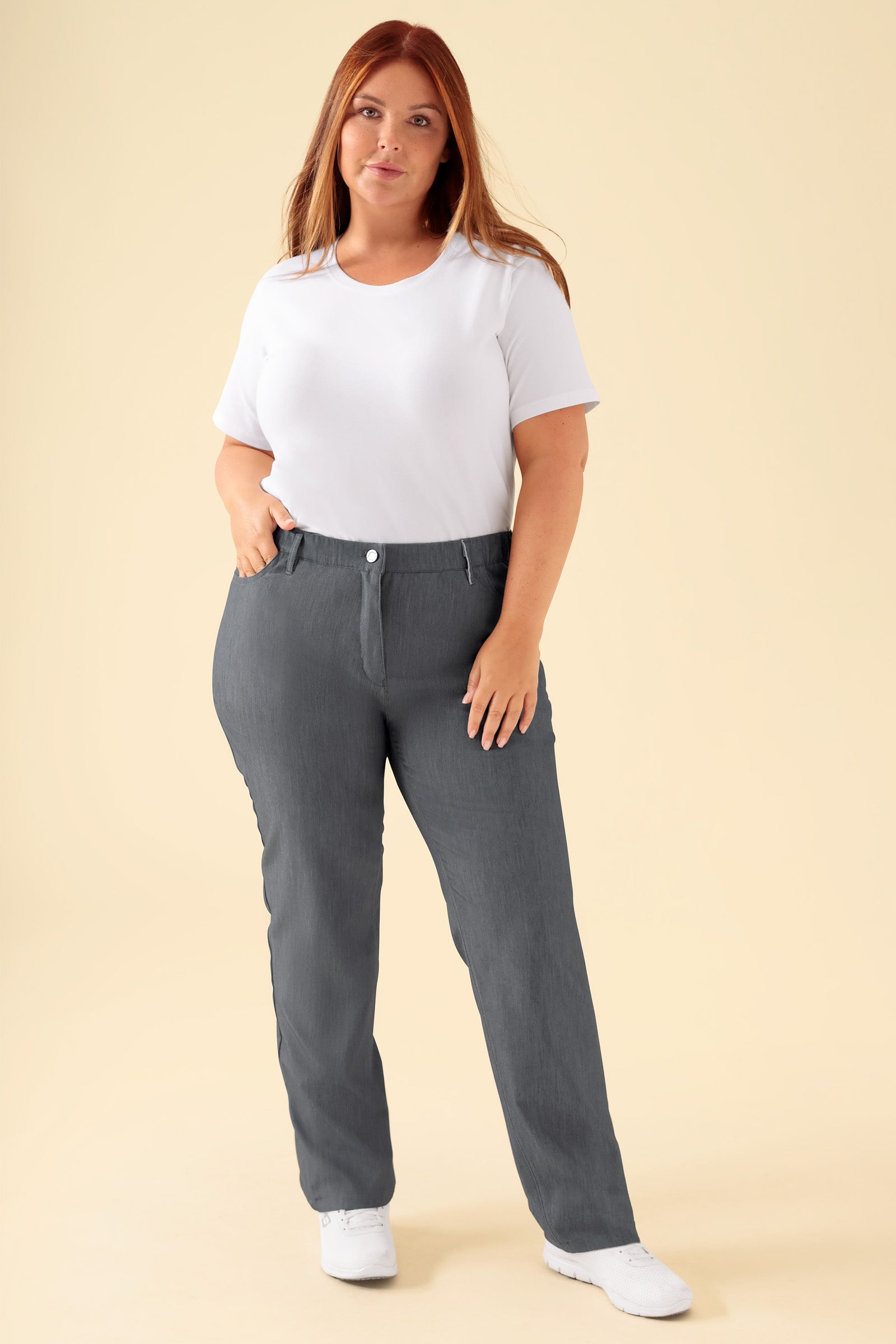 KAERE Pantalon Femme - 5 poches gris chiné, Vue de face Le mannequin mesure 173 cm et porte la taille XL
