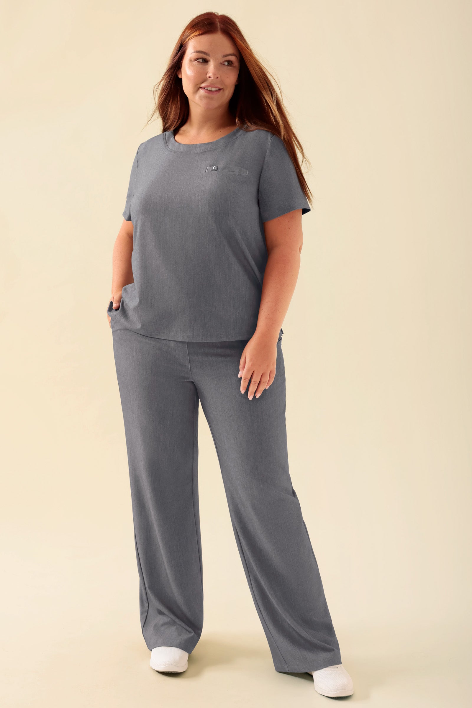 KAERE T-shirt Femme - Encoloure ronde gris chiné, Vue de face Le mannequin mesure 173 cm et porte la taille XL