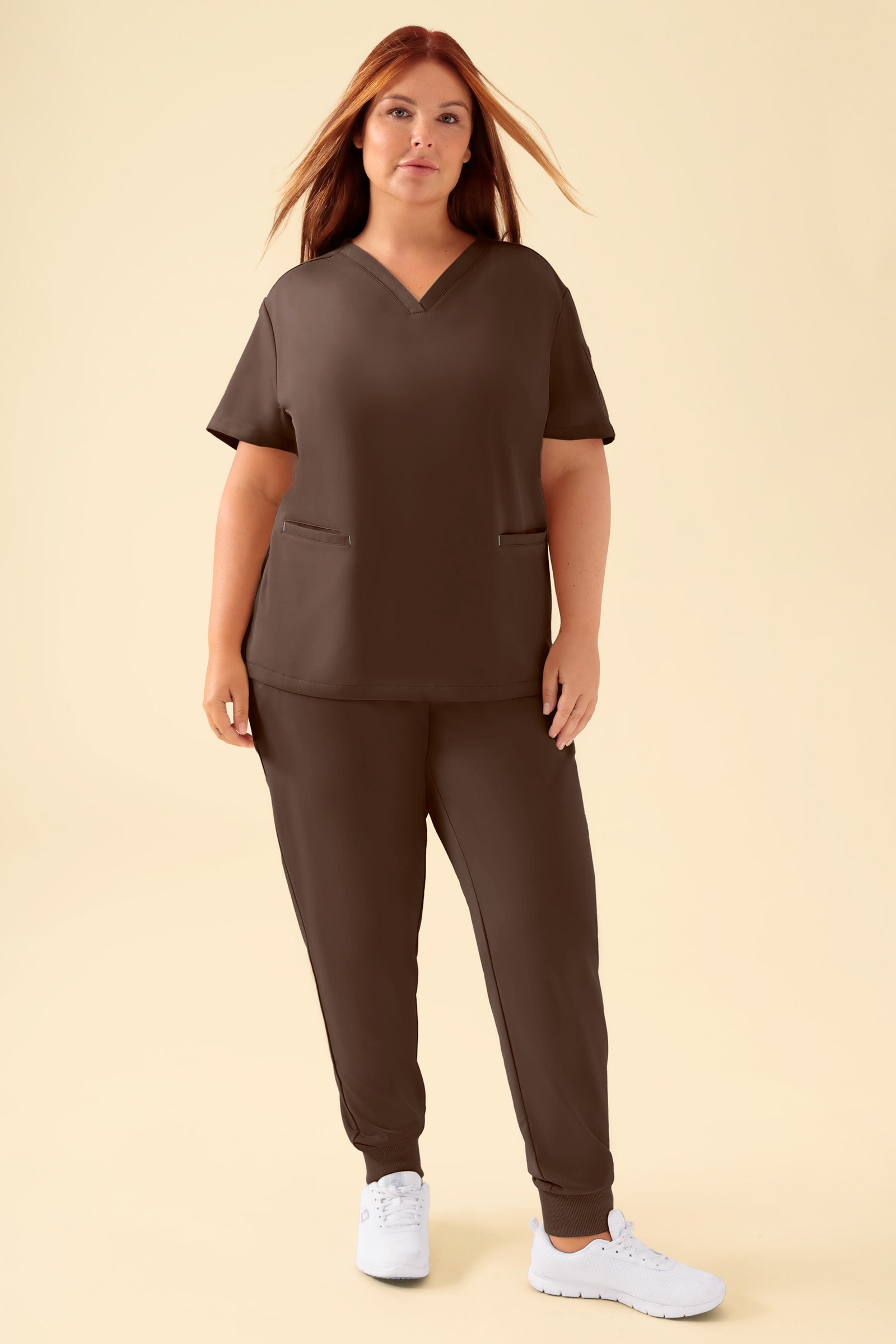 KAERE Tunique Femme - Décolleté V coffee, Vue de face Le mannequin mesure 173 cm et porte la taille XL