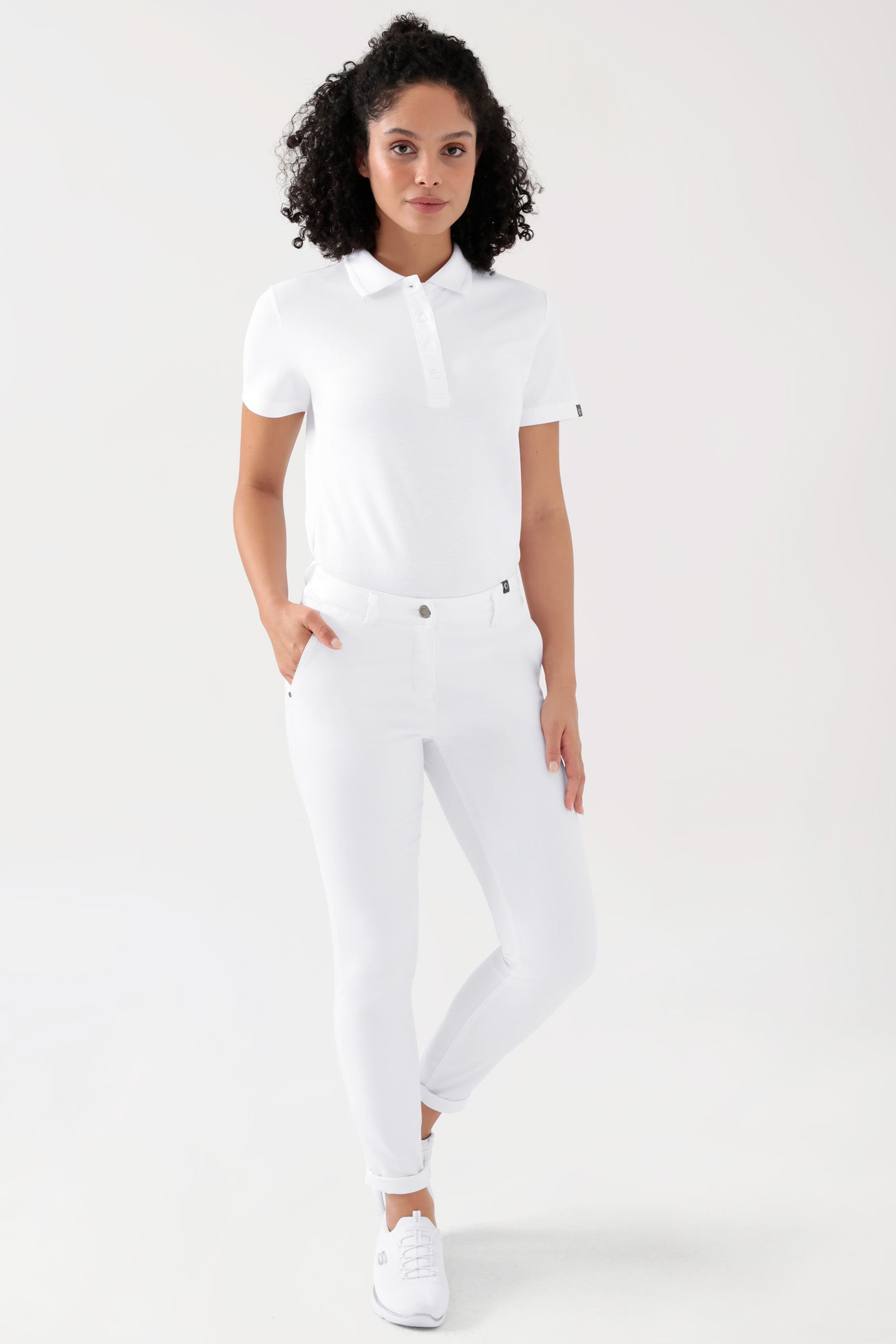 COMFY FLEX Pantalon Femme - Style Chino blanc, Vue de face Le mannequin mesure 176 cm et porte la taille 36