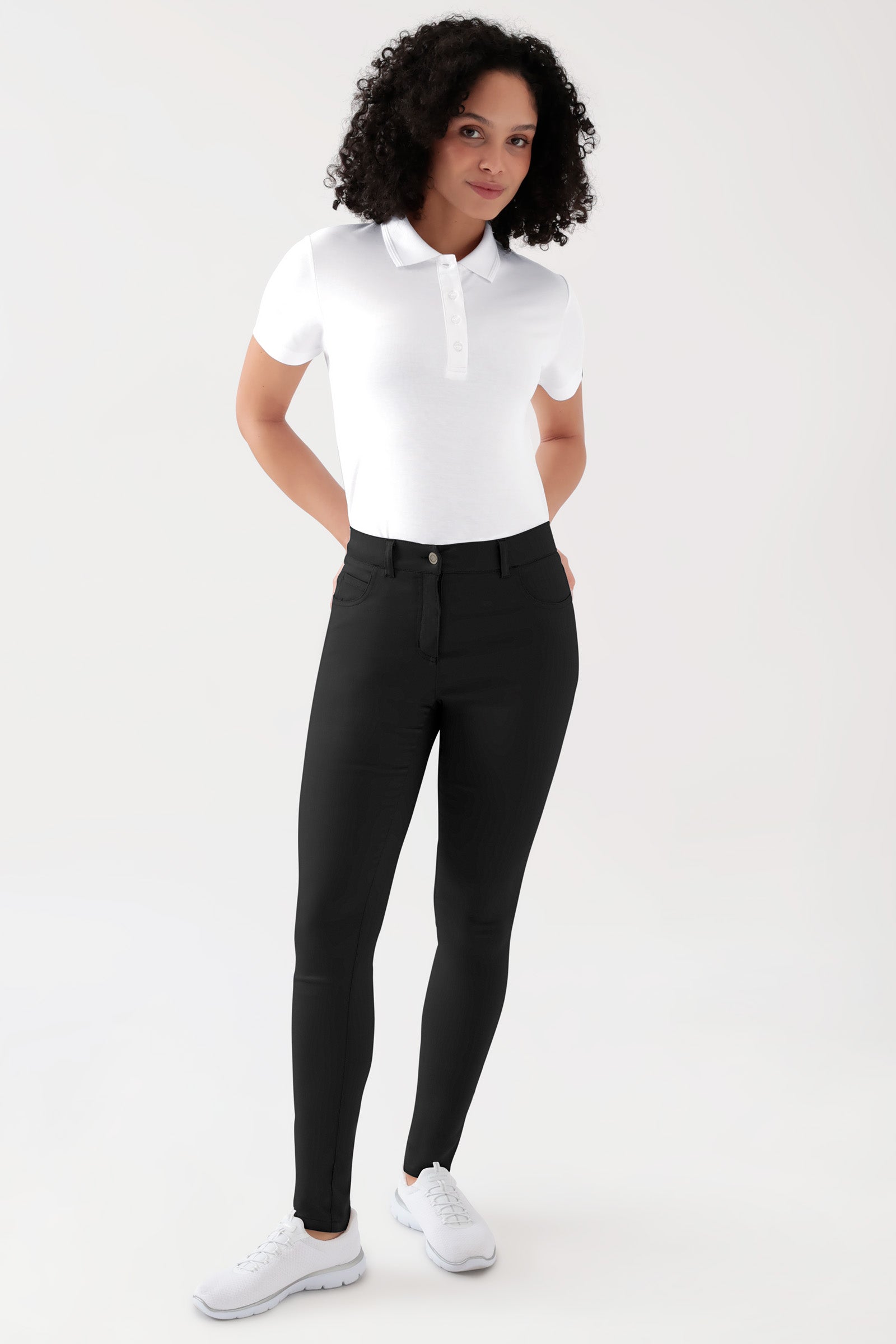 COMFY FLEX Pantalon 5 poches Femme - Jambe slim noir, Vue de face Le mannequin mesure 176 cm et porte la taille 36