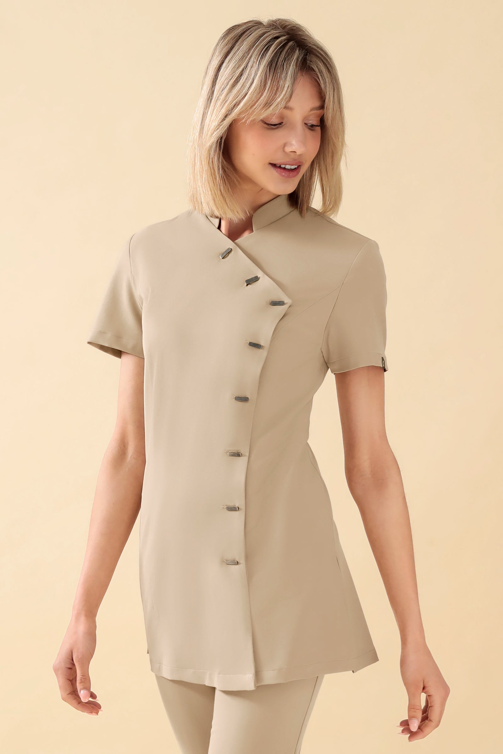 KAERE Blouse Femme - boutonnage asymétrique sable