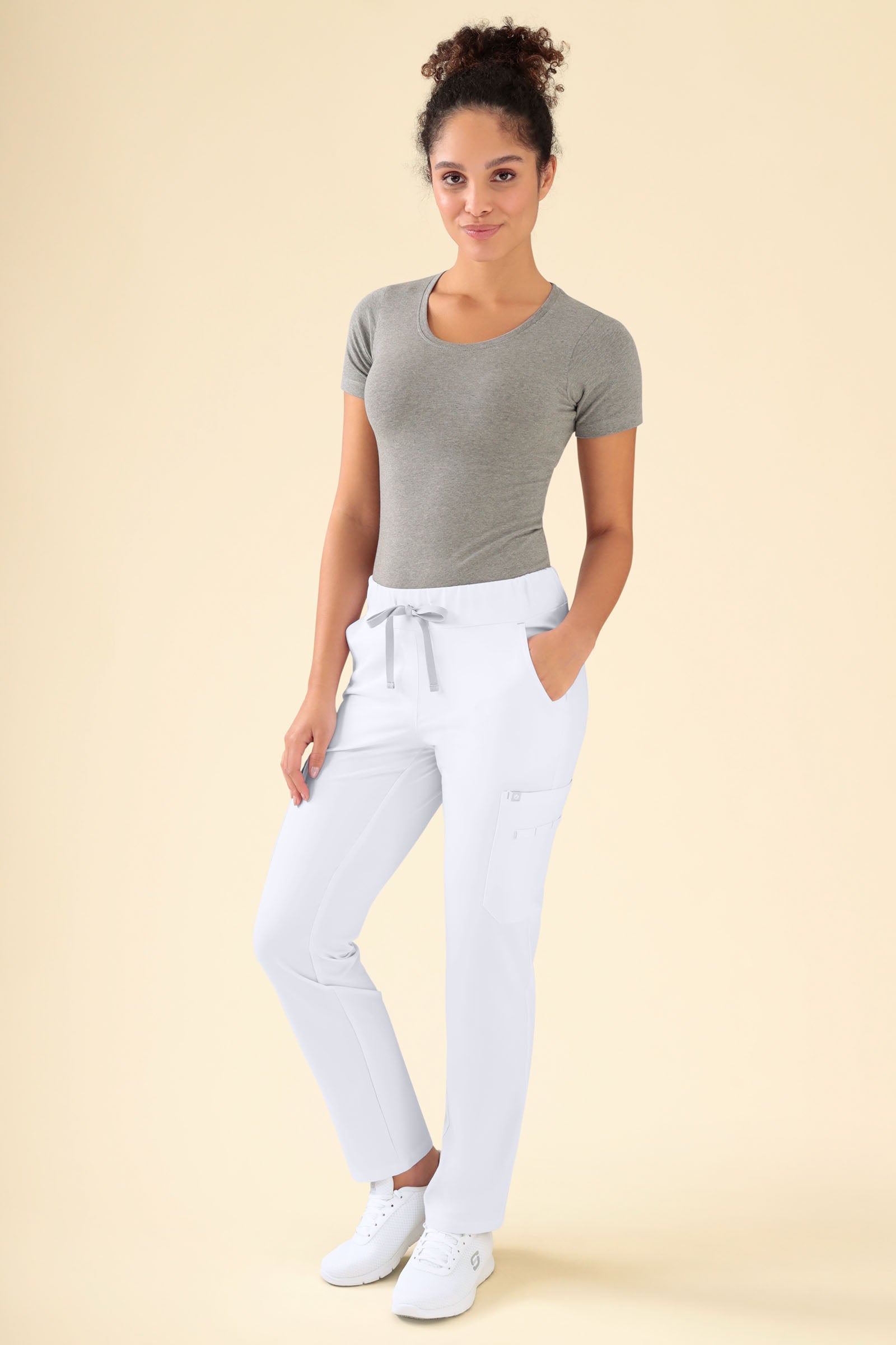 KAERE Pantalon Femme - avec poches cargo blanc, Vue de face Le mannequin mesure 176 cm et porte la taille S