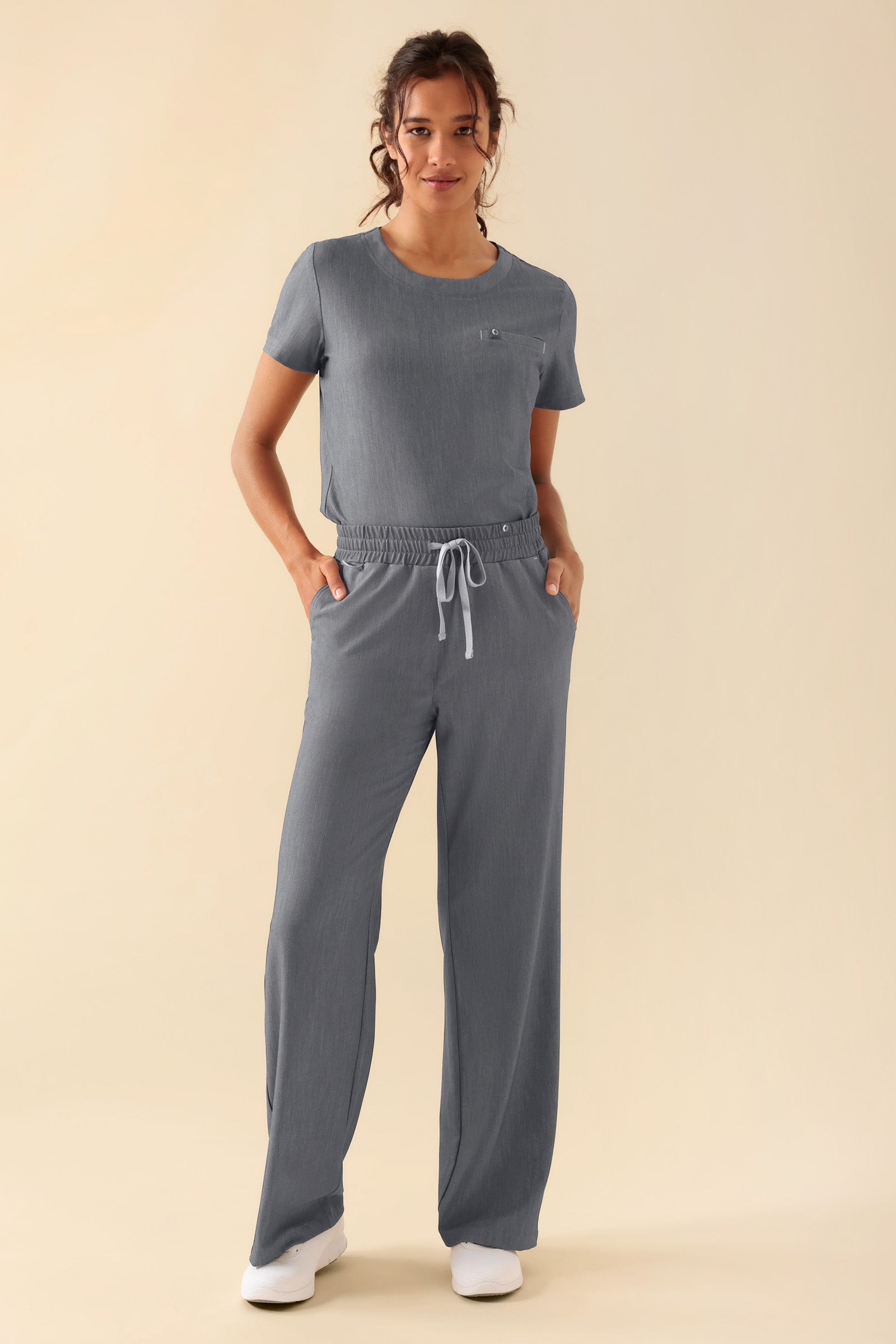 KAERE Pantalon Femme - large jambe gris chiné, Vue de face Le mannequin mesure 176 cm et porte la taille S