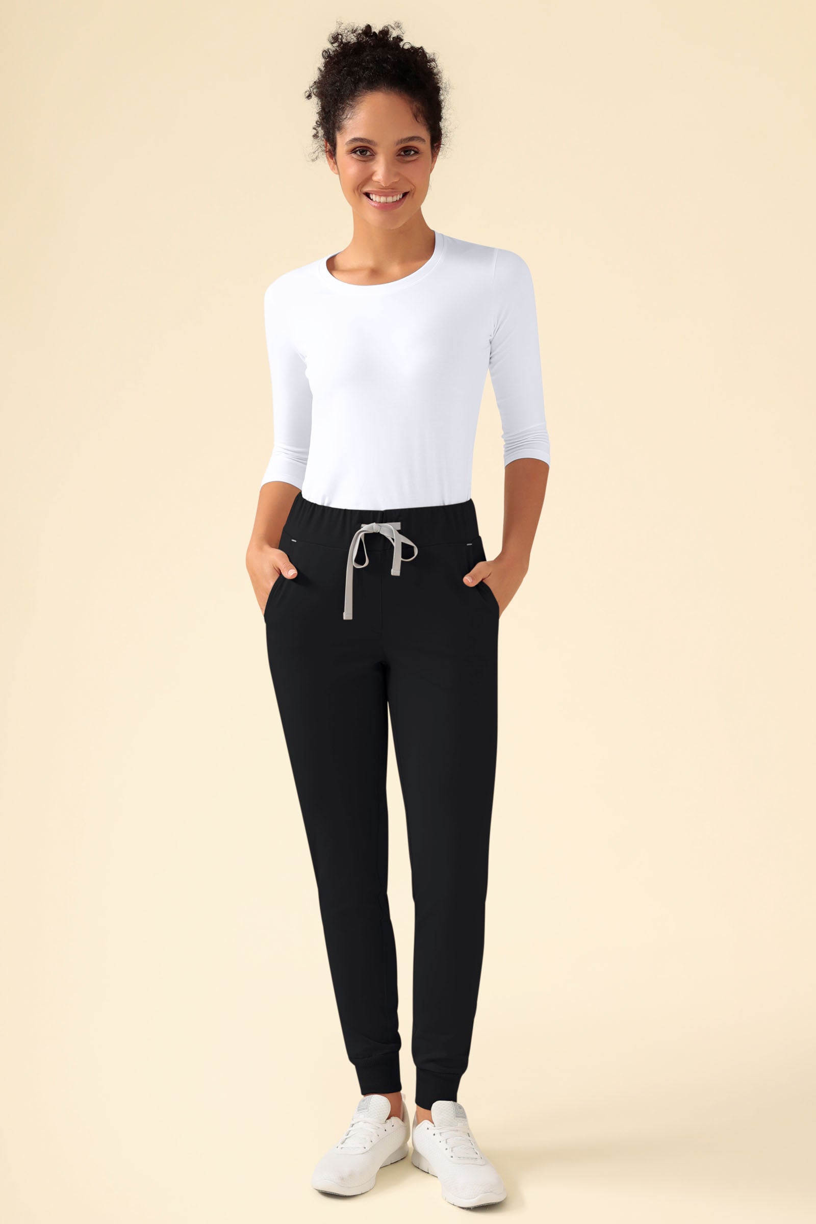 KAERE Pantalon Femme - ourlets côtelés et sans poches cargo noir, Vue de face Le mannequin mesure 176 cm et porte la taille S