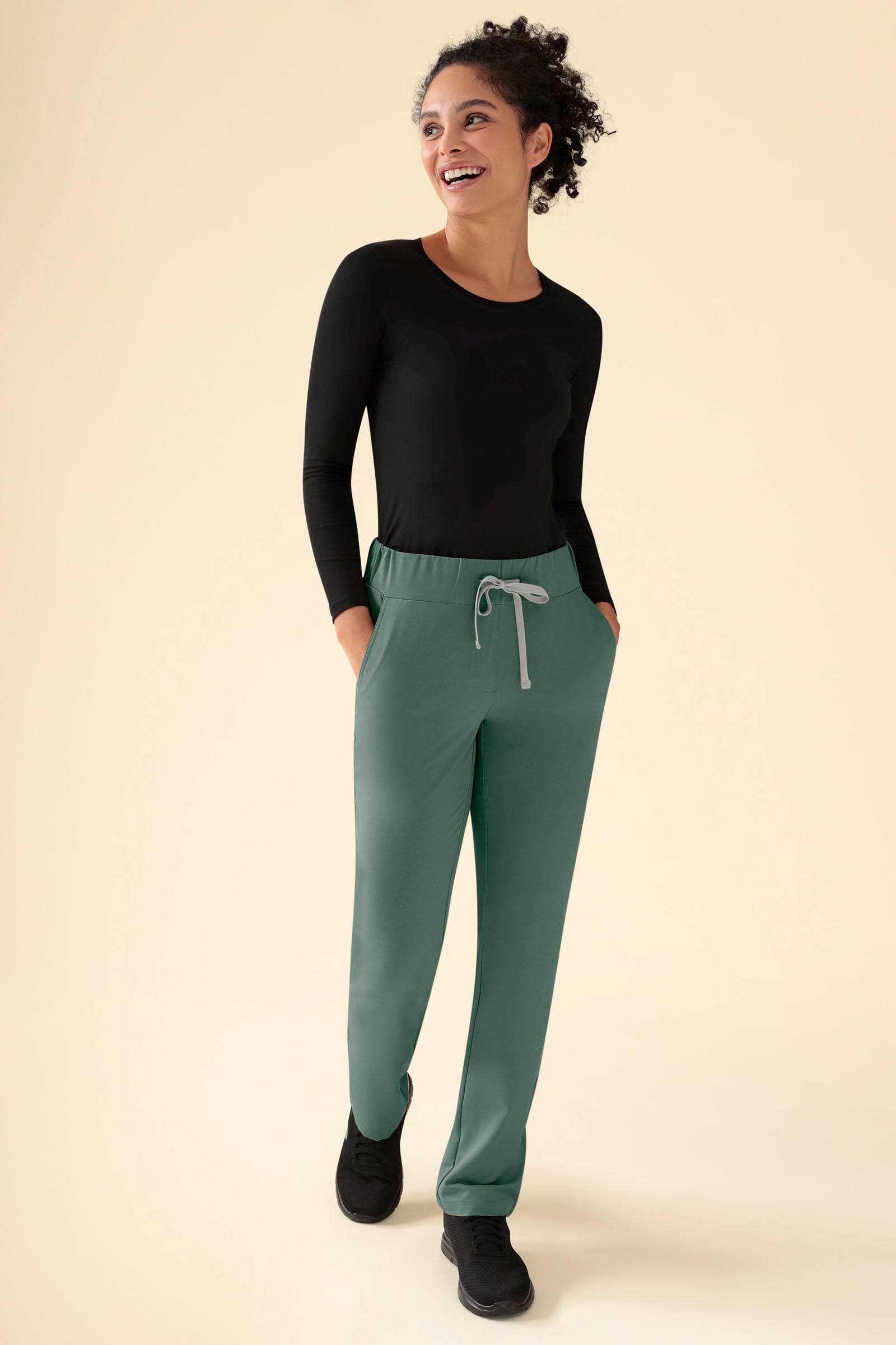 KAERE Pantalon Femme - sans poche cargo vert foncé, Vue de face Le mannequin mesure 176 cm et porte la taille S