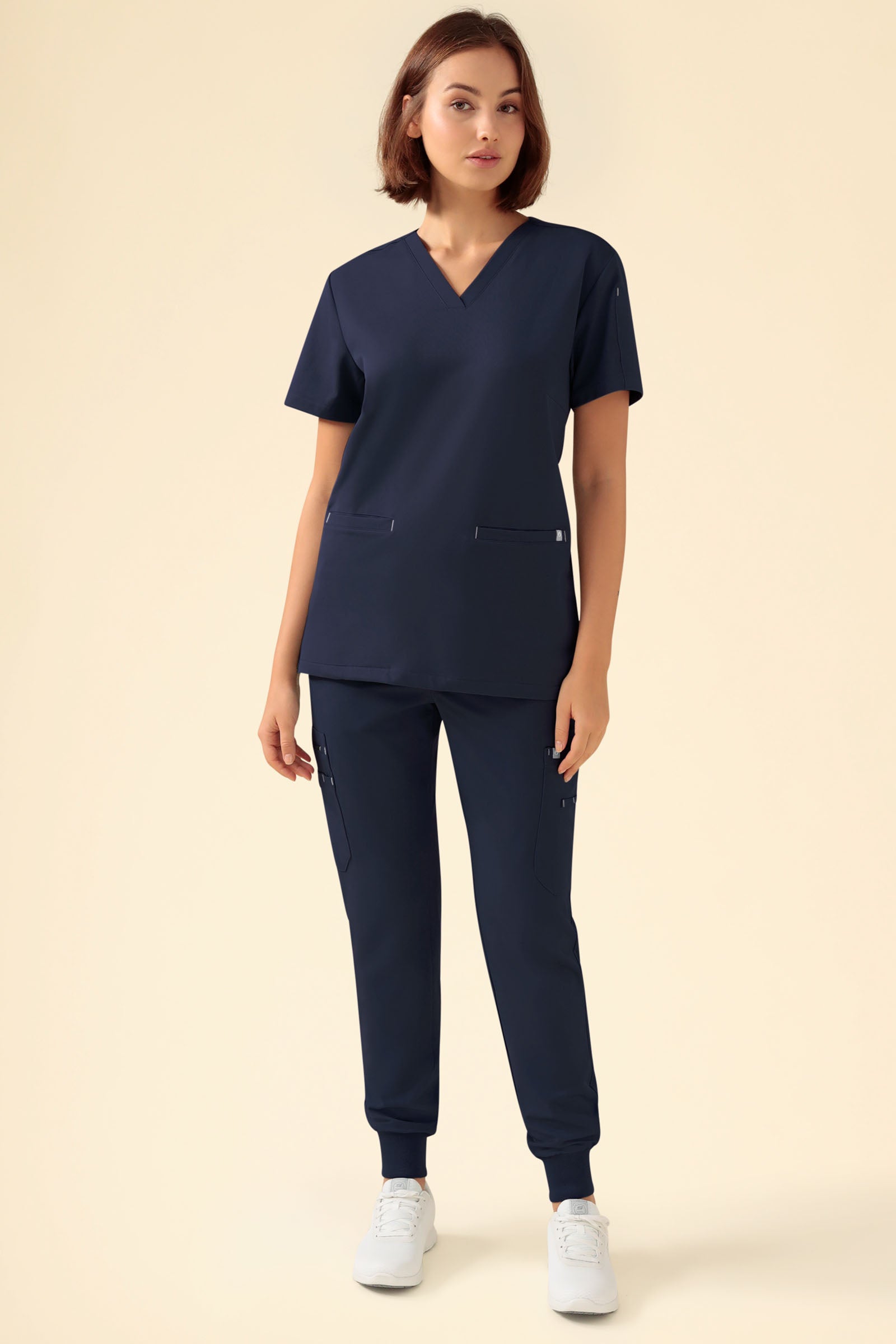 KAERE Pantalon Femme - avec poches cargo et ourlets côtelés bleu navy, Vue de face Le mannequin mesure 177 cm et porte la taille S