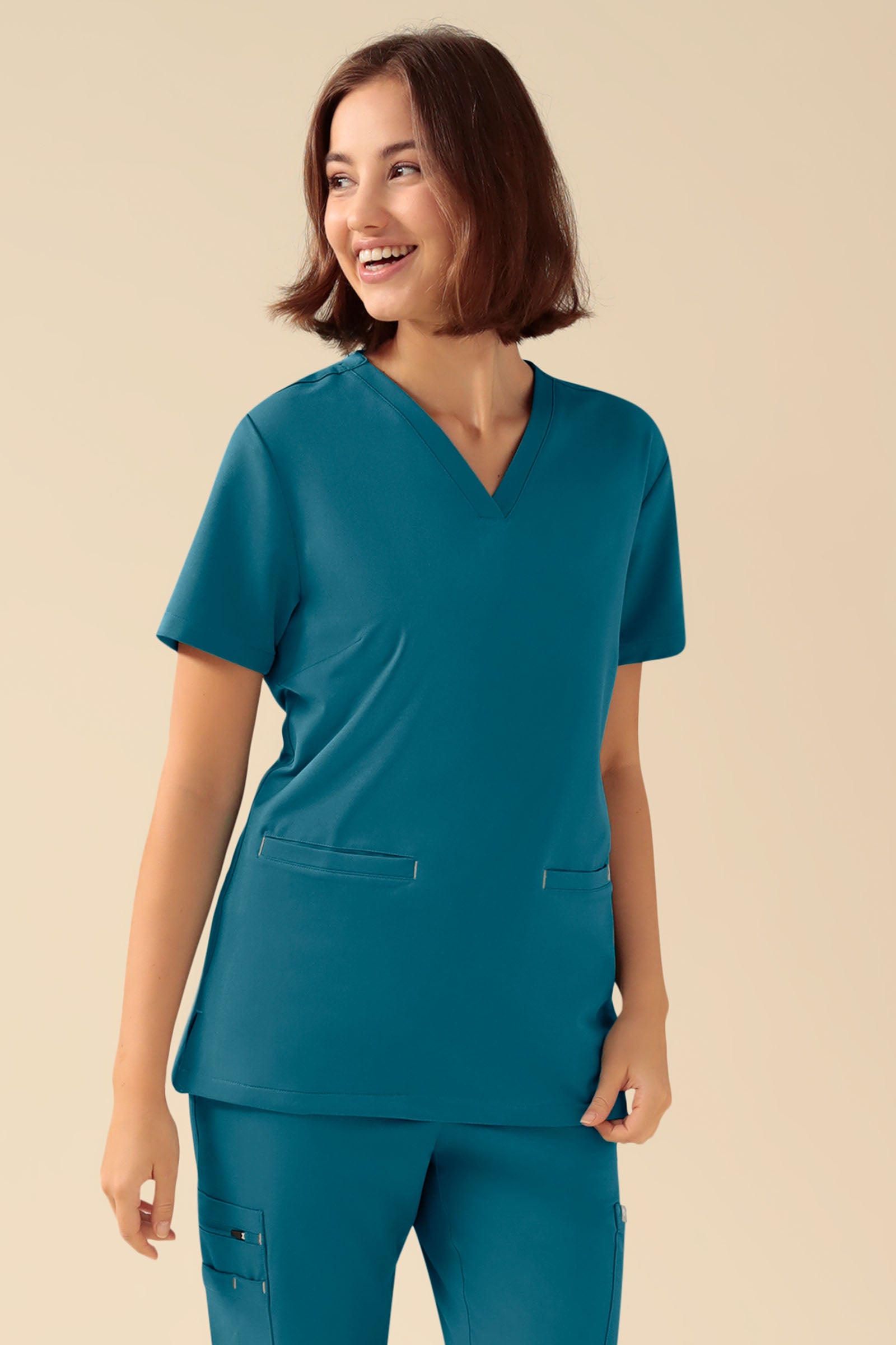 KAERE Tunique Femme - Décolleté V pétrole, Vue de face Le mannequin mesure 177 cm et porte la taille S