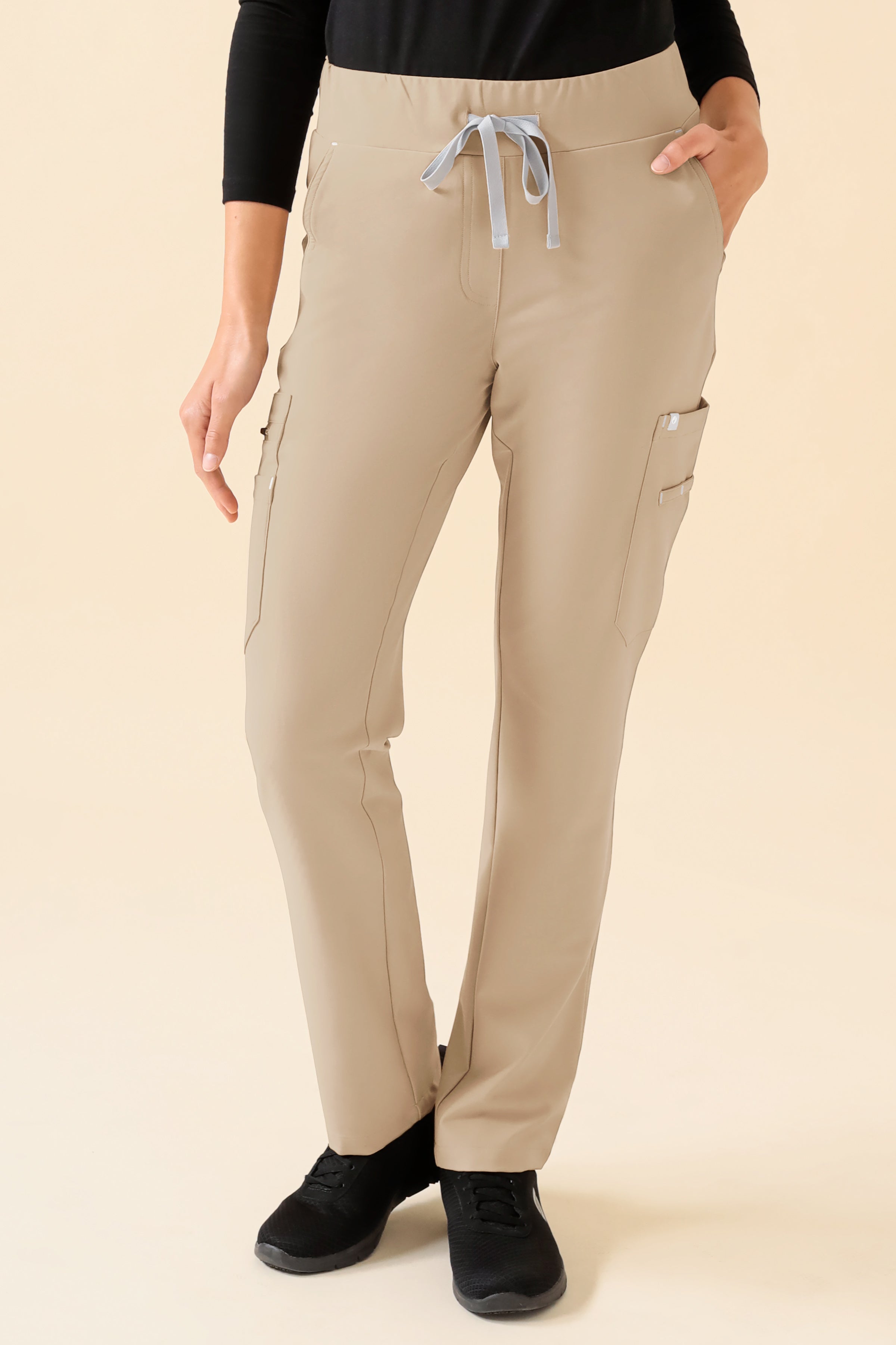 KAERE Pantalon Femme - avec poches cargo sable, Vue de face