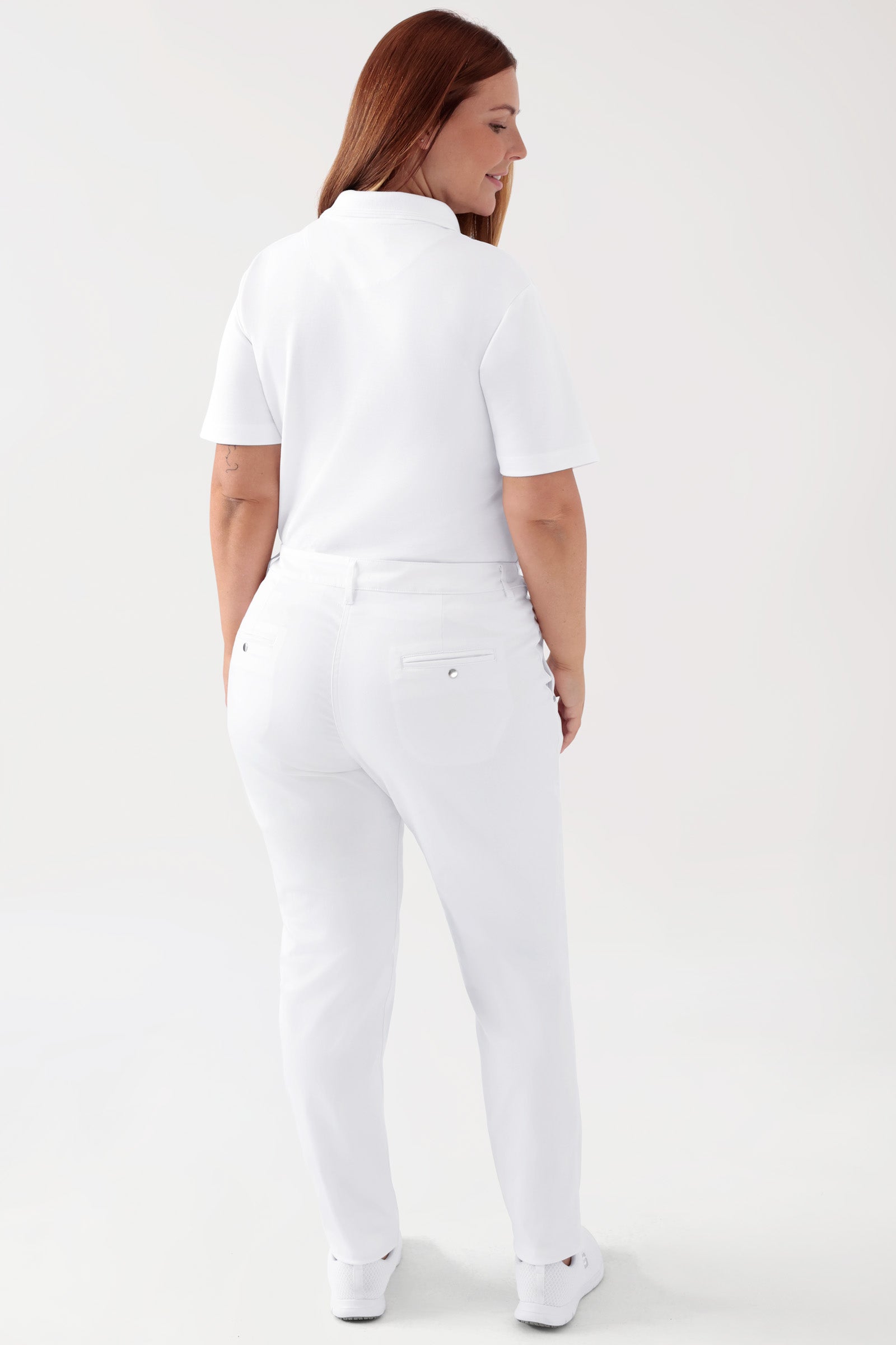 COMFY FLEX Pantalon Femme - Style Chino blanc, Vue de dos Le mannequin mesure 173 cm et porte la taille 46