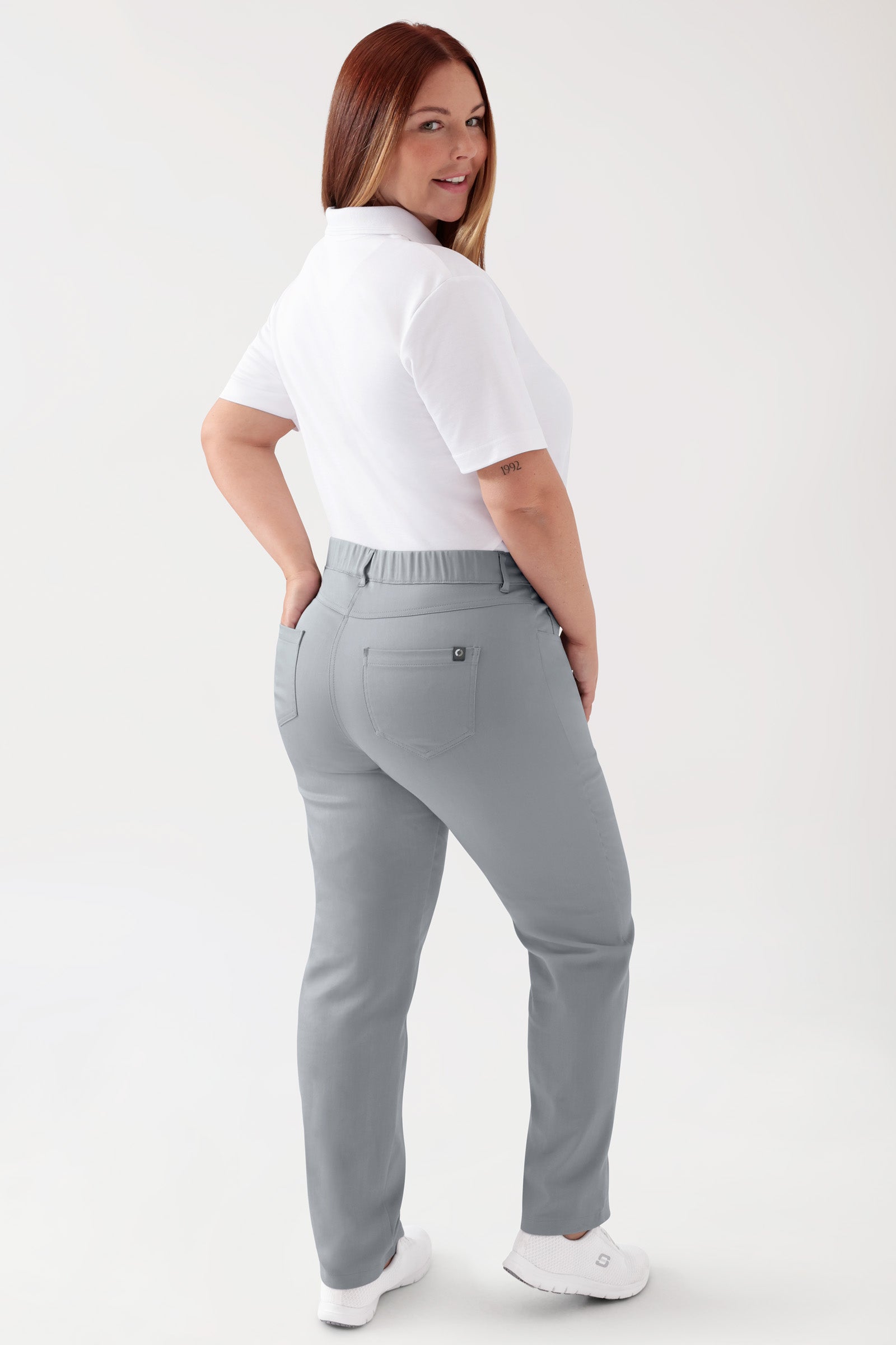 COMFY FLEX Pantalon 5 poches Femme - Jambe droite gris, Vue de dos Le mannequin mesure 173 cm et porte la taille 46