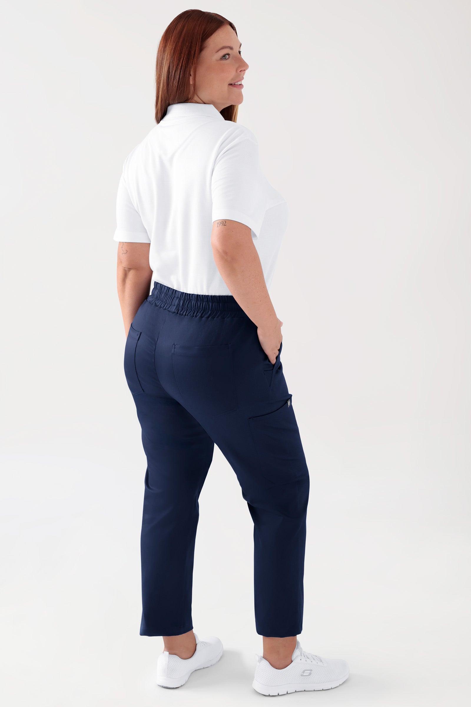 COMFY FLEX Pantalon Stretch mixte - 7/8 longueur navy, Vue de dos Le mannequin mesure 173 cm et porte la taille L