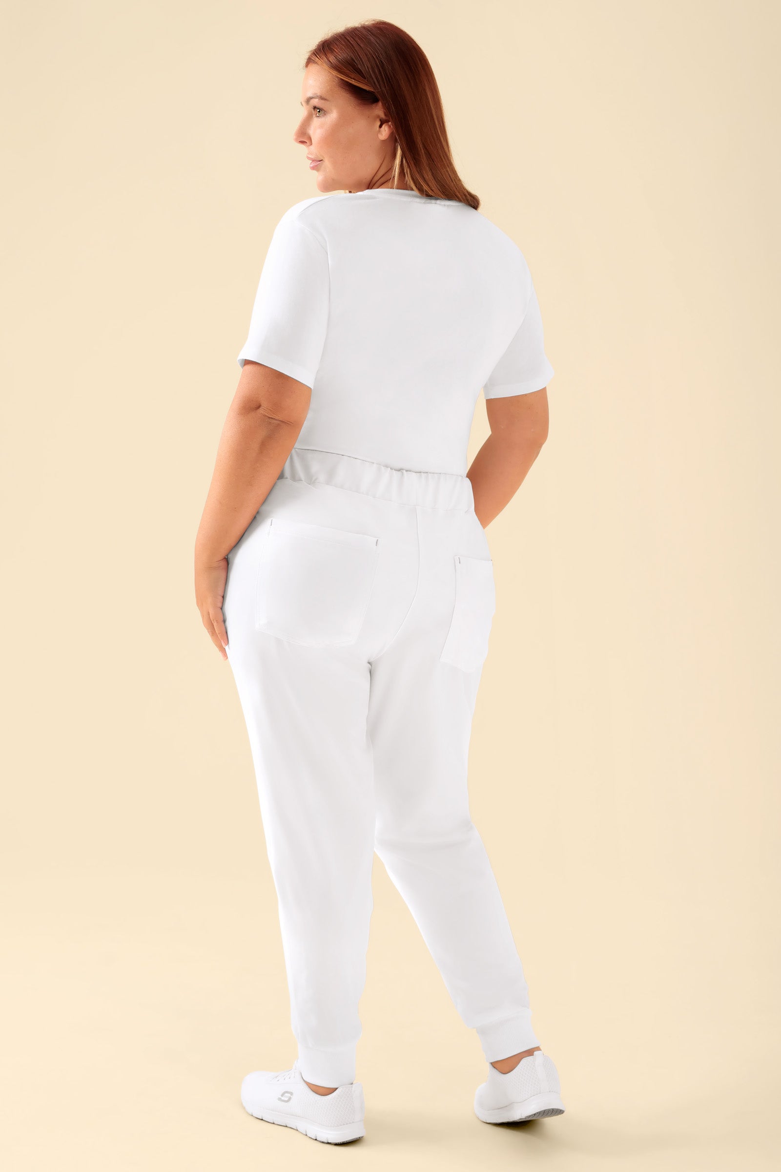 KAERE Pantalon Femme - ourlets côtelés et sans poches cargo blanc, Vue de dos Le mannequin mesure 173 cm et porte la taille XL