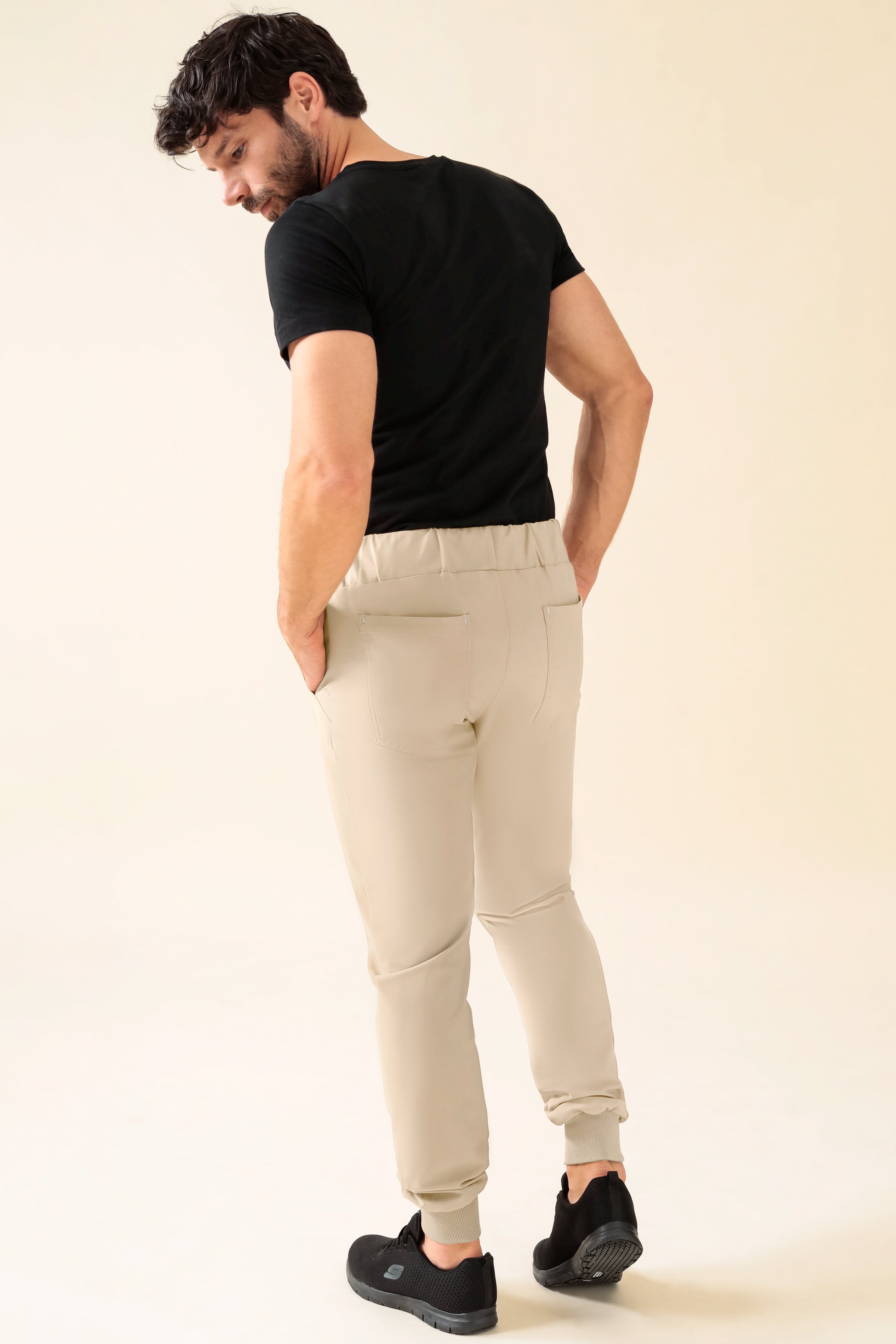 KAERE Pantalon Homme - ourlets côtelés Taille courte et sans poches cargo sable, Vue de dos 