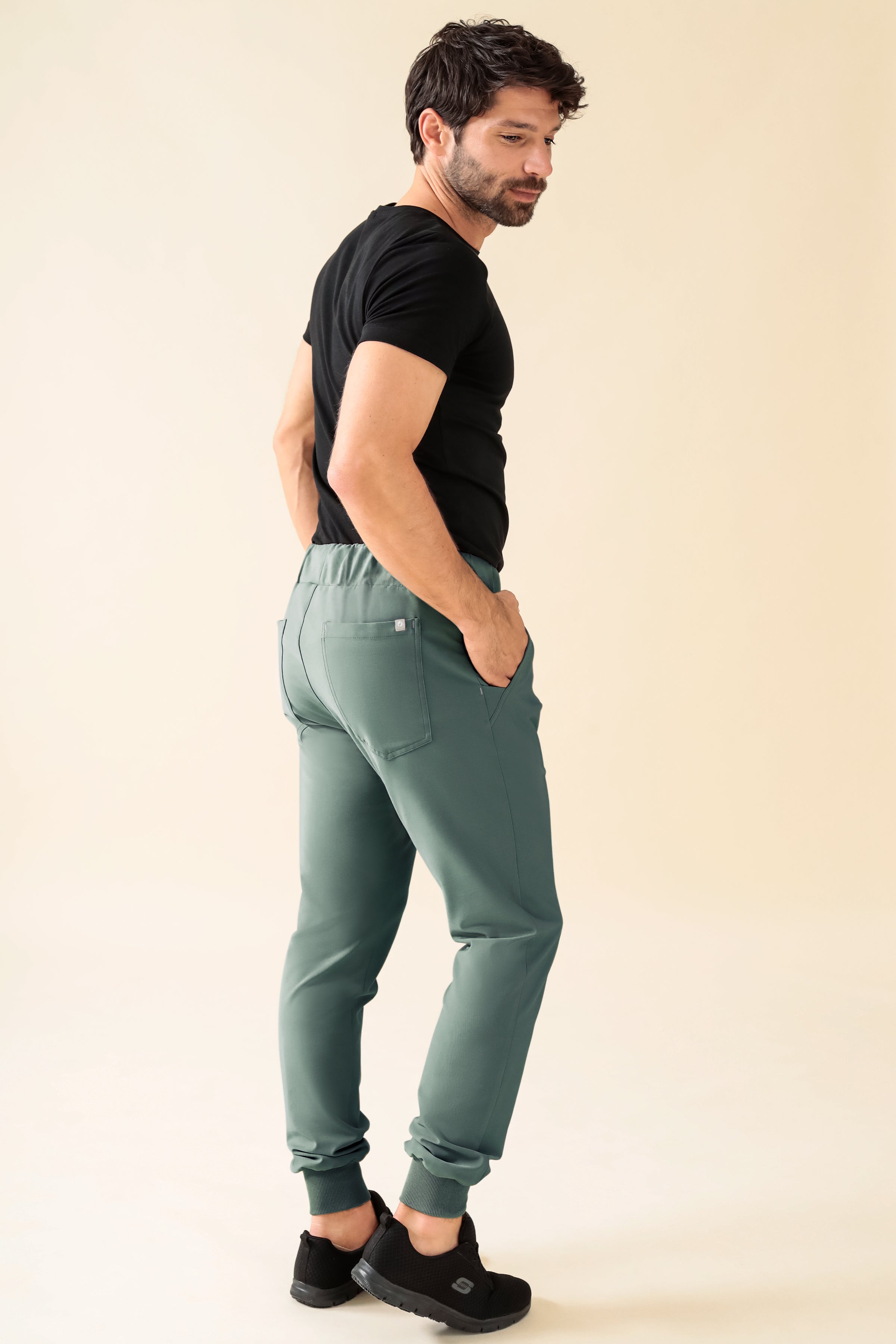 KAERE Pantalon Homme - ourlets côtelés Taille courte et sans poches cargo vert foncé, Vue de dos 