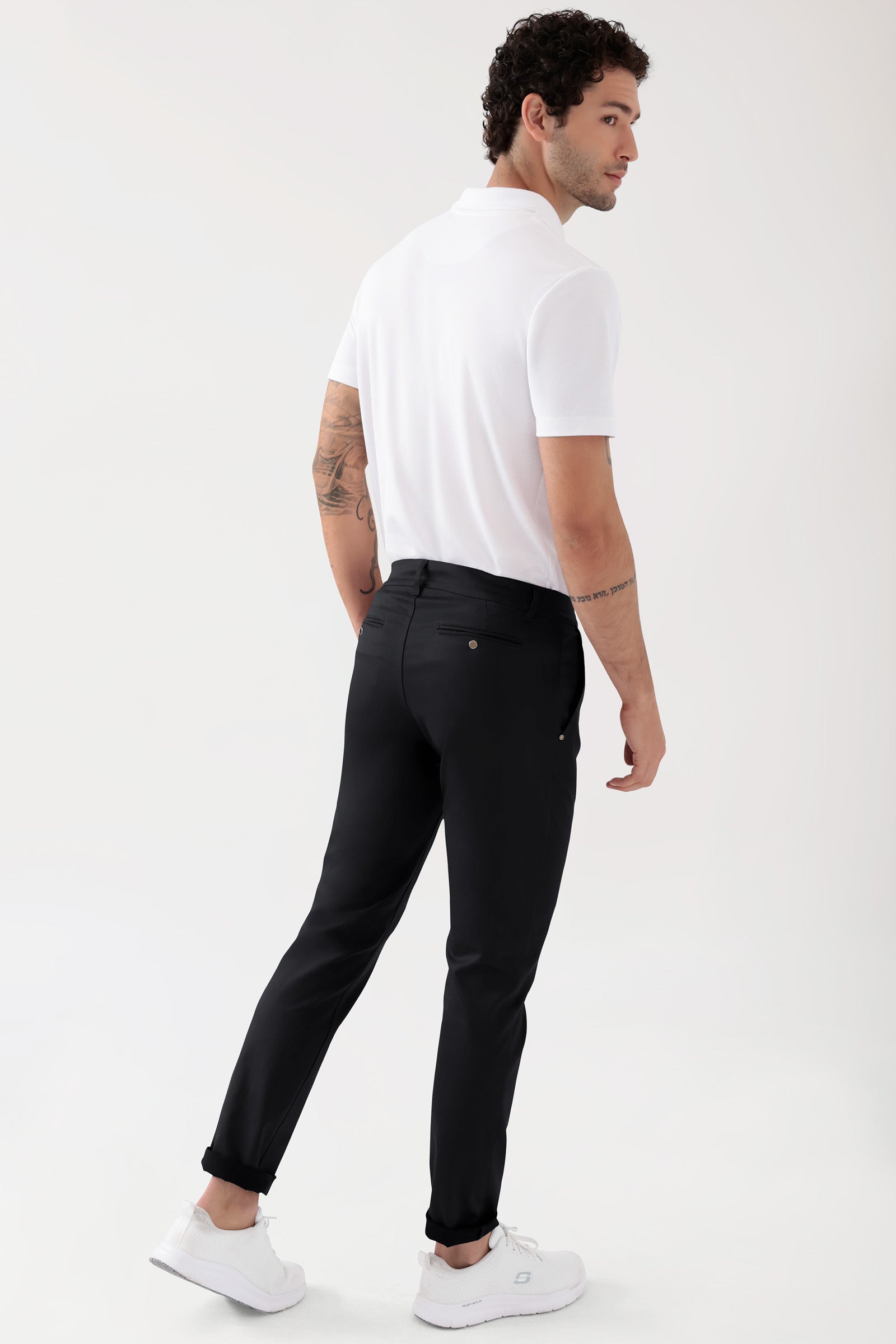 COMFY FLEX Pantalon Homme - Style Chino noir, Vue de dos Le mannequin mesure 188 cm et porte la taille 48