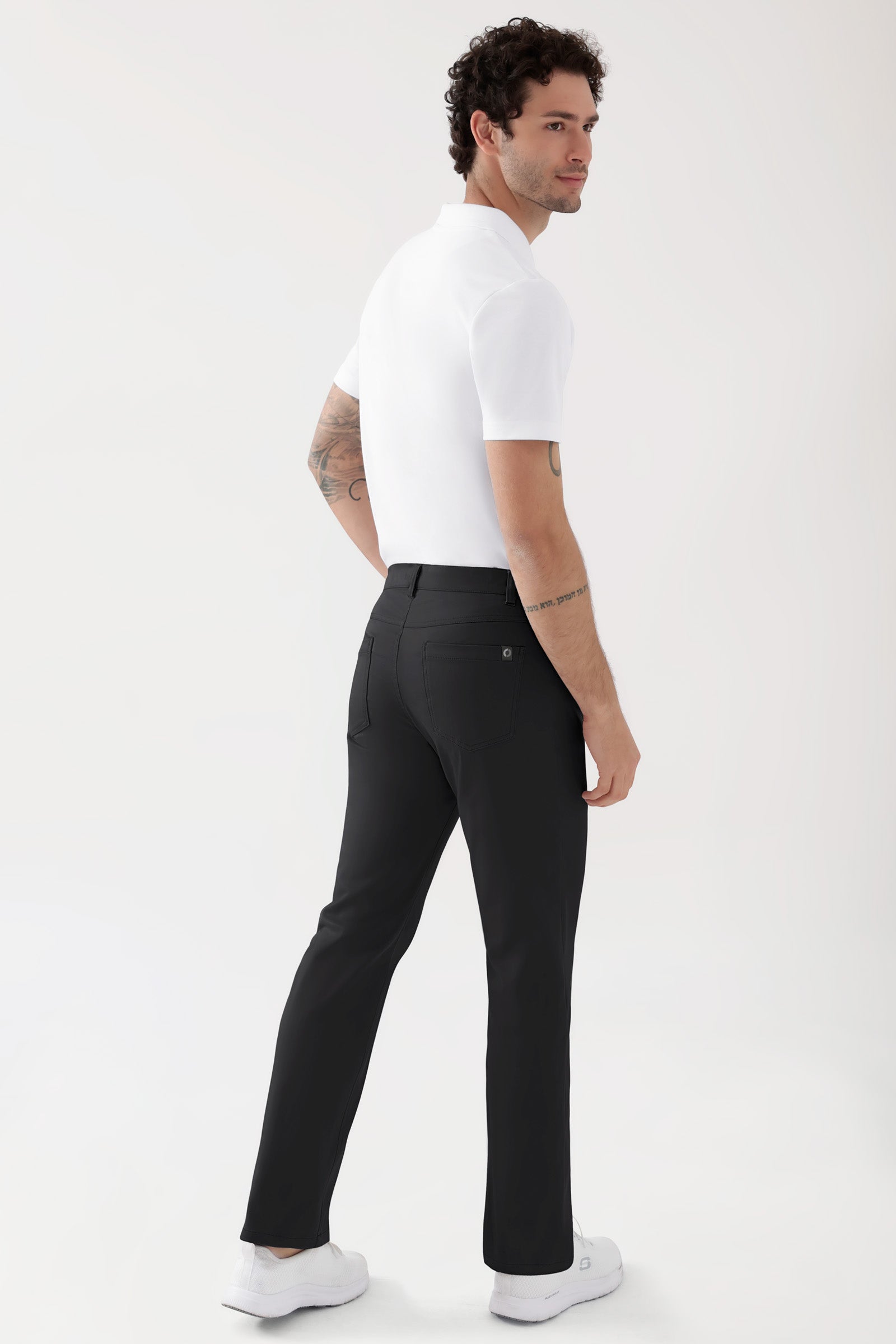 COMFY FLEX Pantalon 5 poches Homme - Jambe droite noir, Vue de dos Le mannequin mesure 188 cm et porte la taille 48