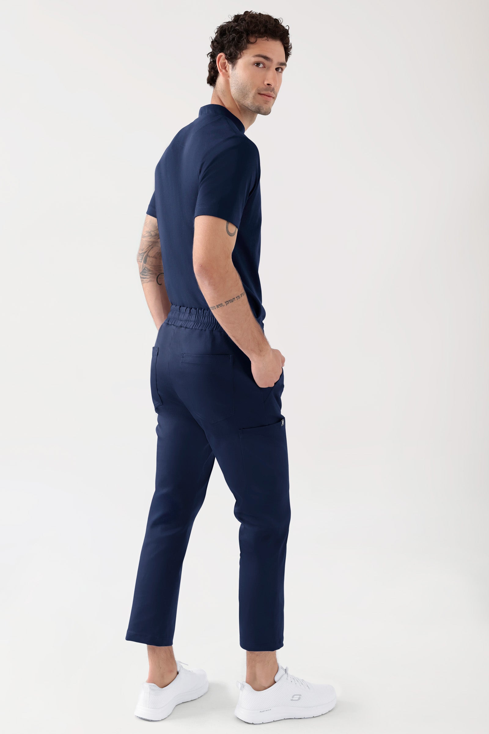 COMFY FLEX Pantalon Stretch mixte - 7/8 longueur navy, Vue de dos Le mannequin mesure 188 cm et porte la taille M