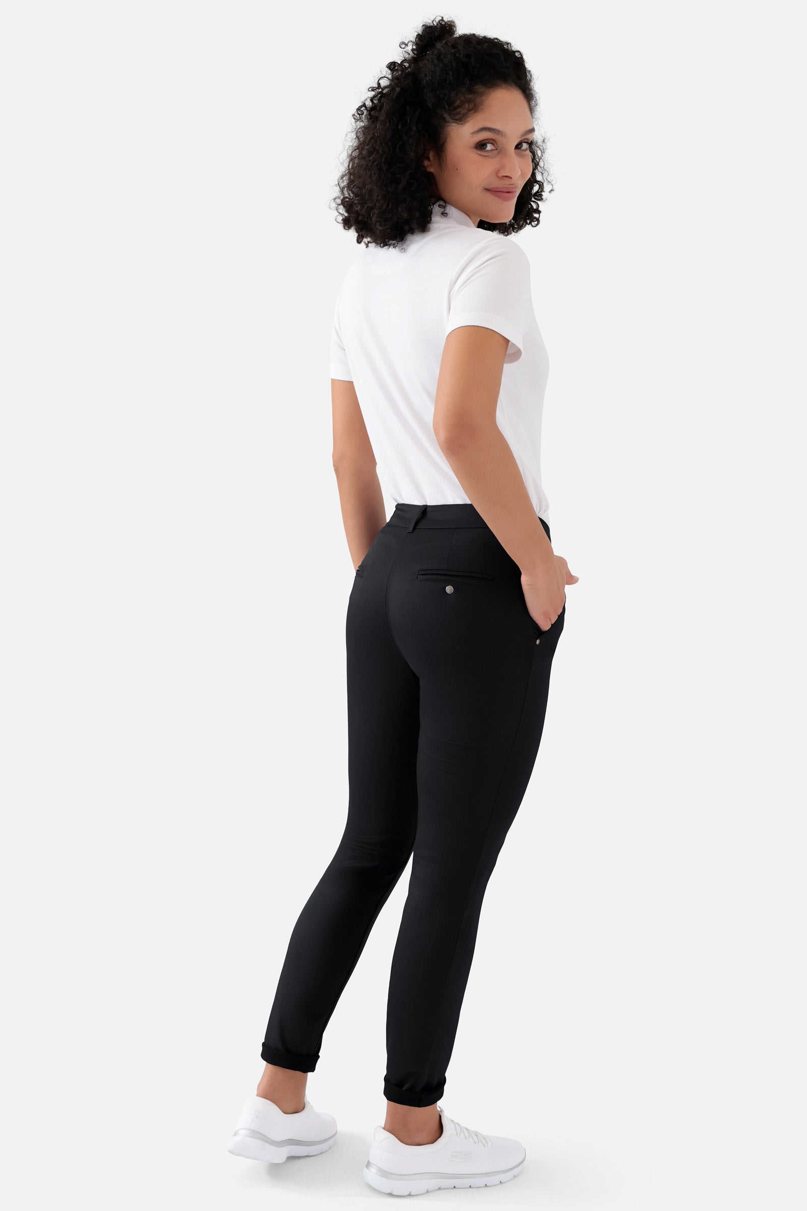 COMFY FLEX Pantalon Femme - Style Chino noir, Vue de dos Le mannequin mesure 176 cm et porte la taille 36