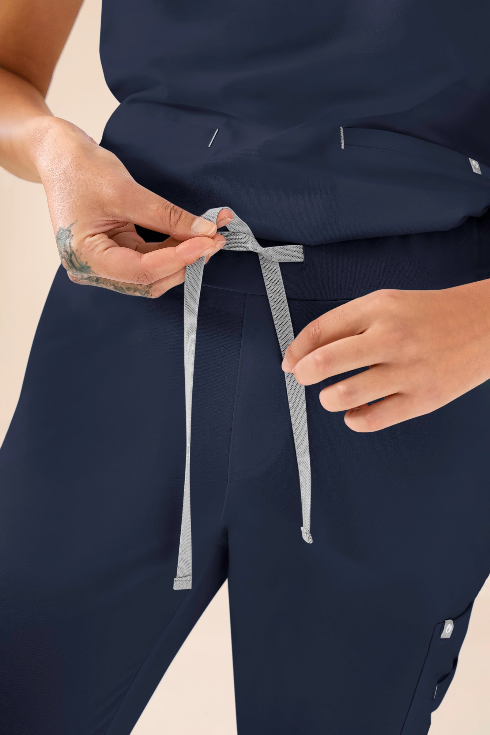KAERE Pantalon Femme - avec poches cargo Taille courte navy
