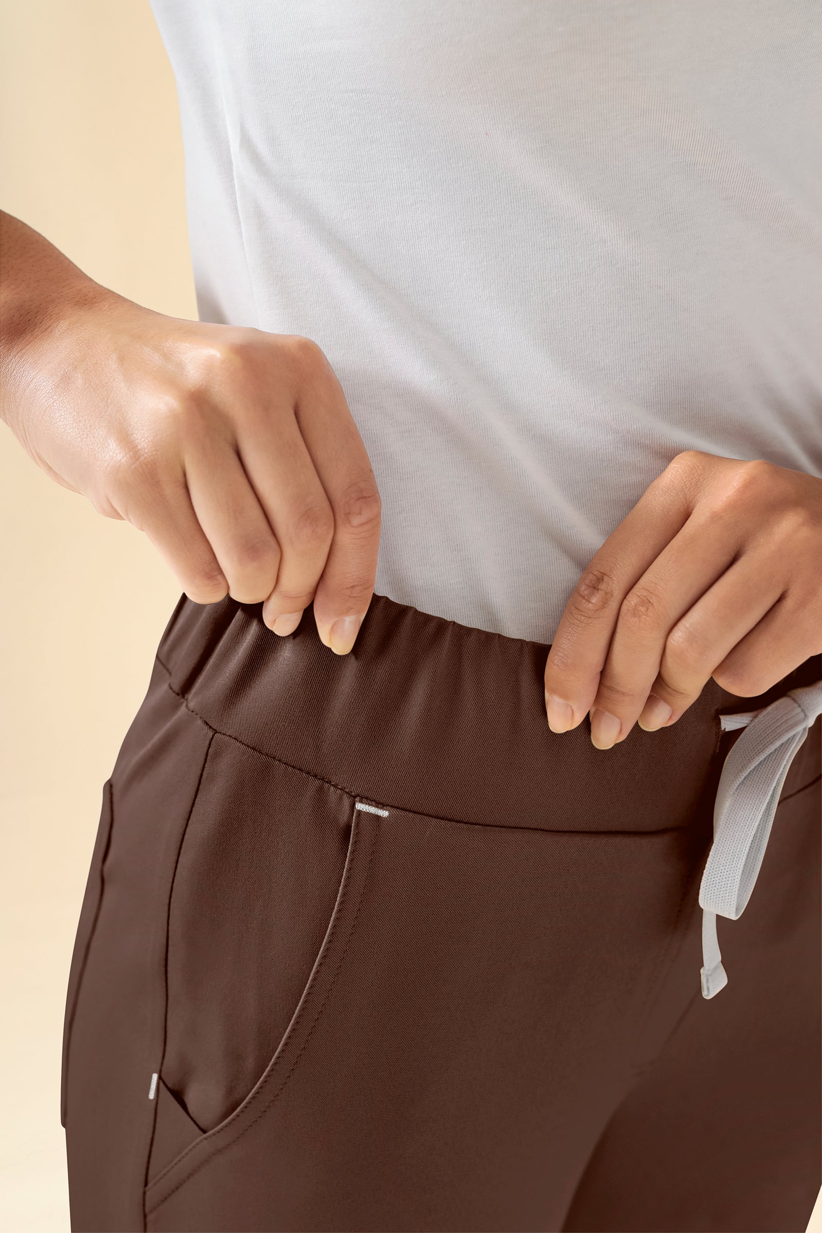 KAERE Pantalon Femme - ourlets côtelés Taille courte et sans poches cargo coffee