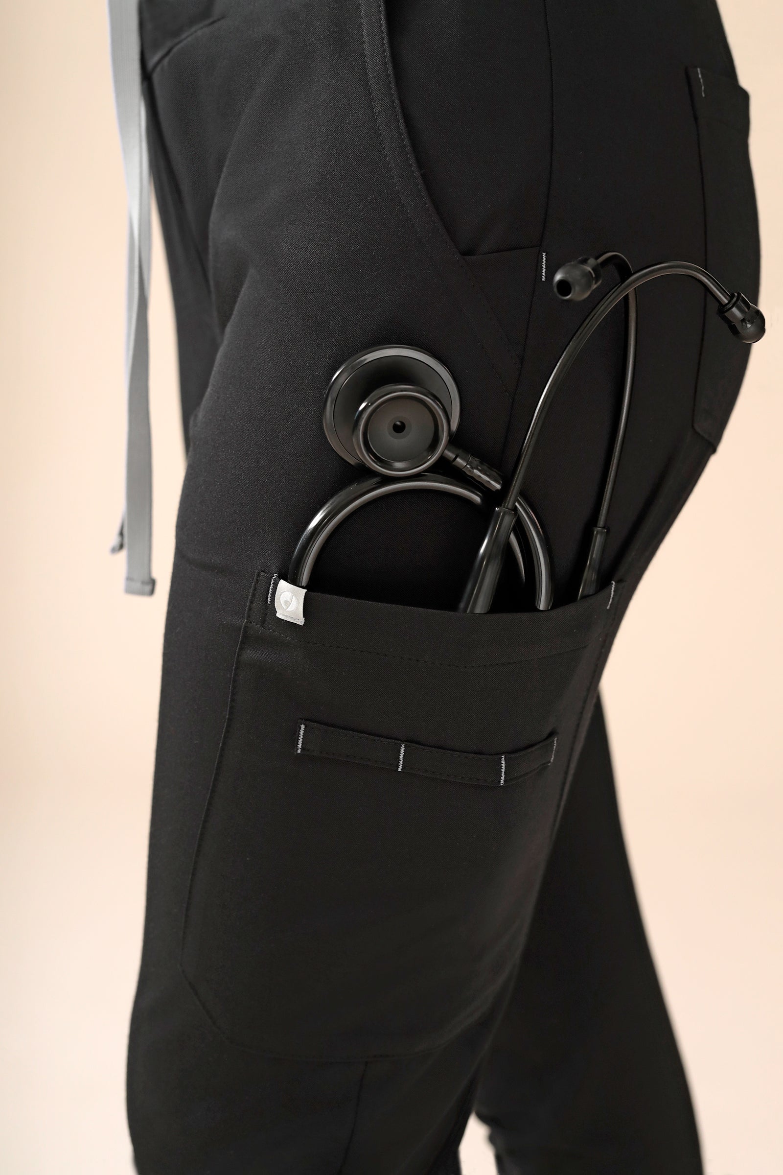 KAERE Pantalon Femme - avec poches cargo et ourlets côtelés Taille courte noir