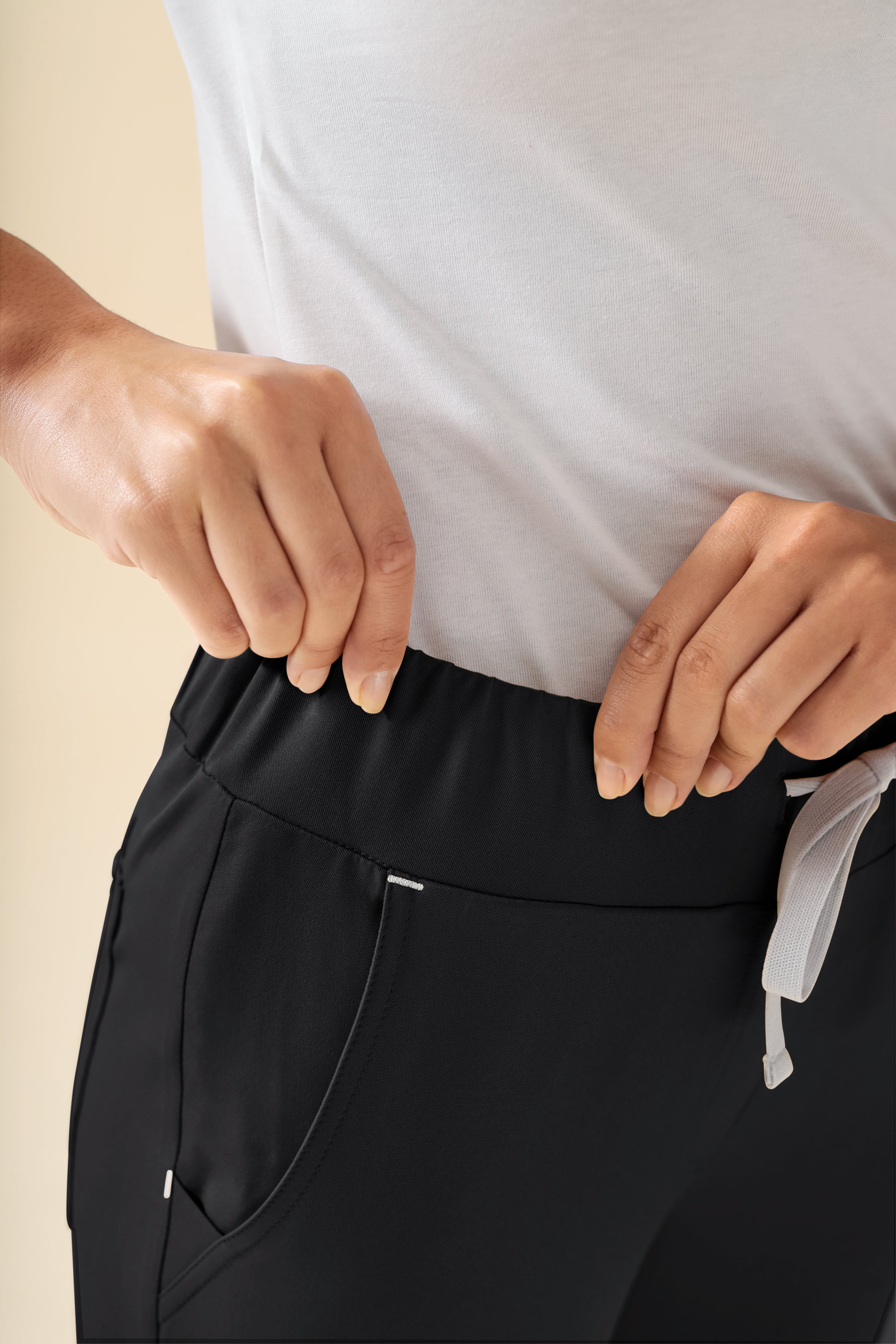 KAERE Pantalon Femme - ourlets côtelés Taille courte et sans poches cargo noir