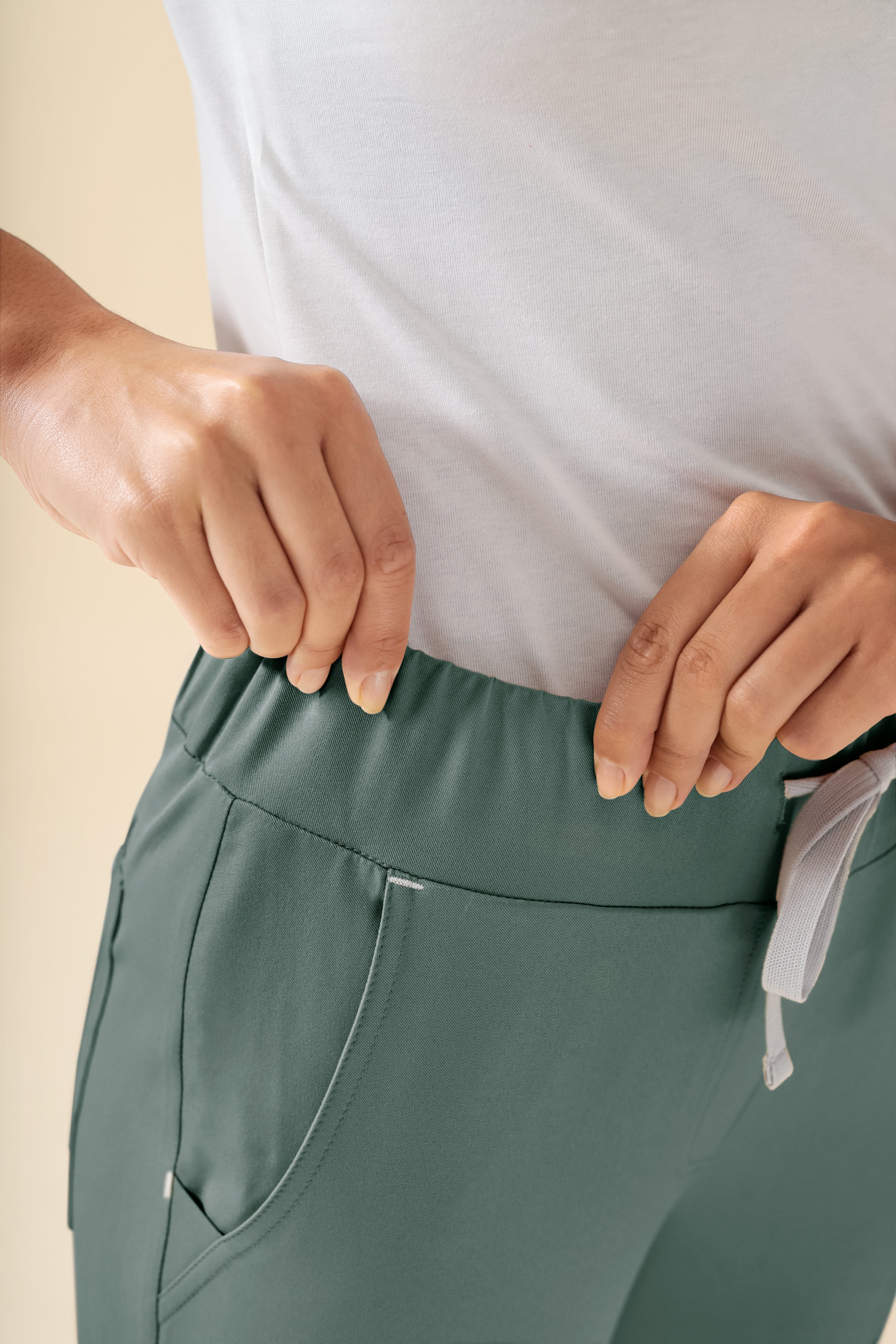 KAERE Pantalon Femme - ourlets côtelés Taille courte et sans poches cargo vert foncé