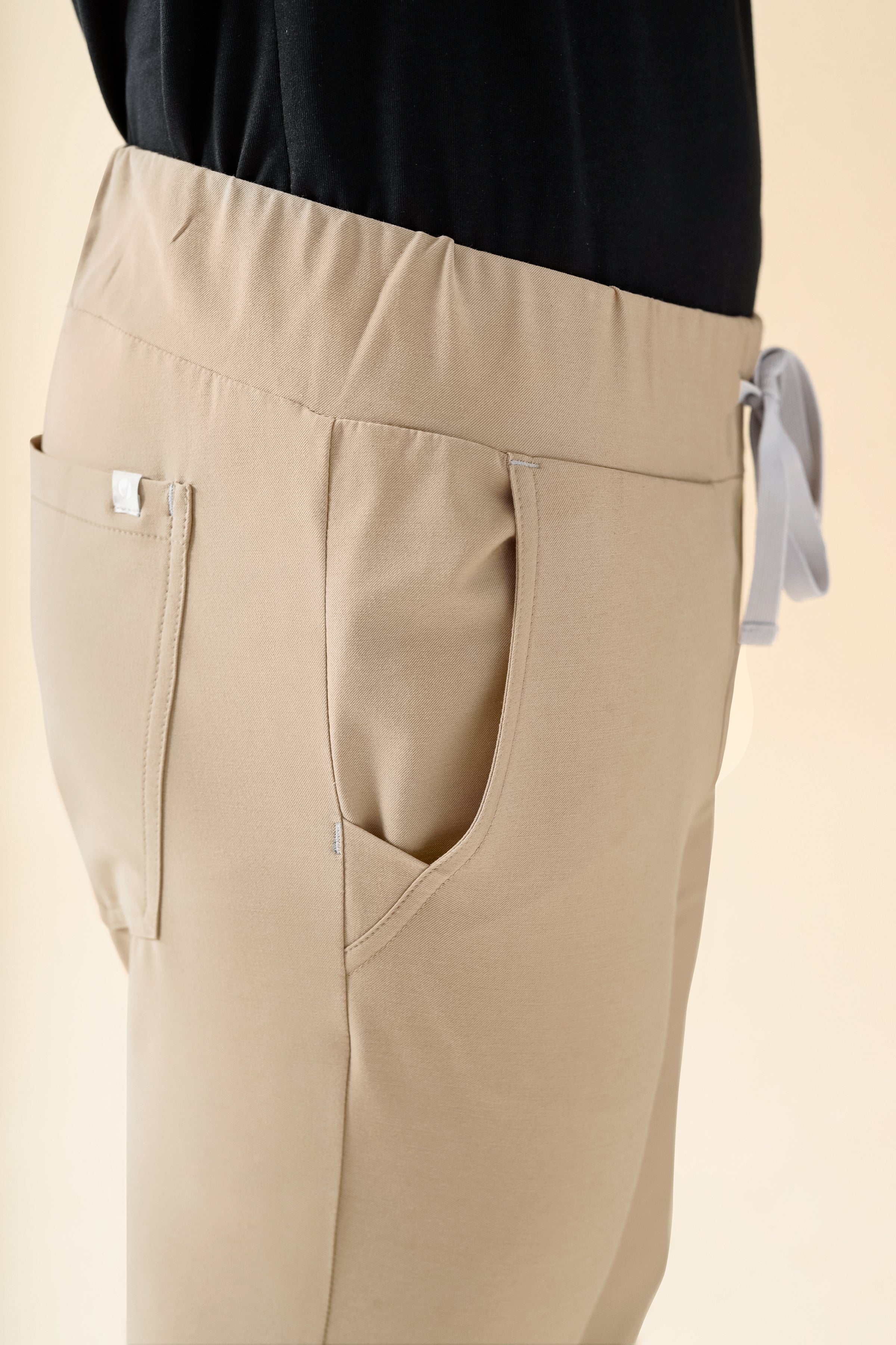 KAERE Pantalon Homme - ourlets côtelés Taille courte et sans poches cargo sable