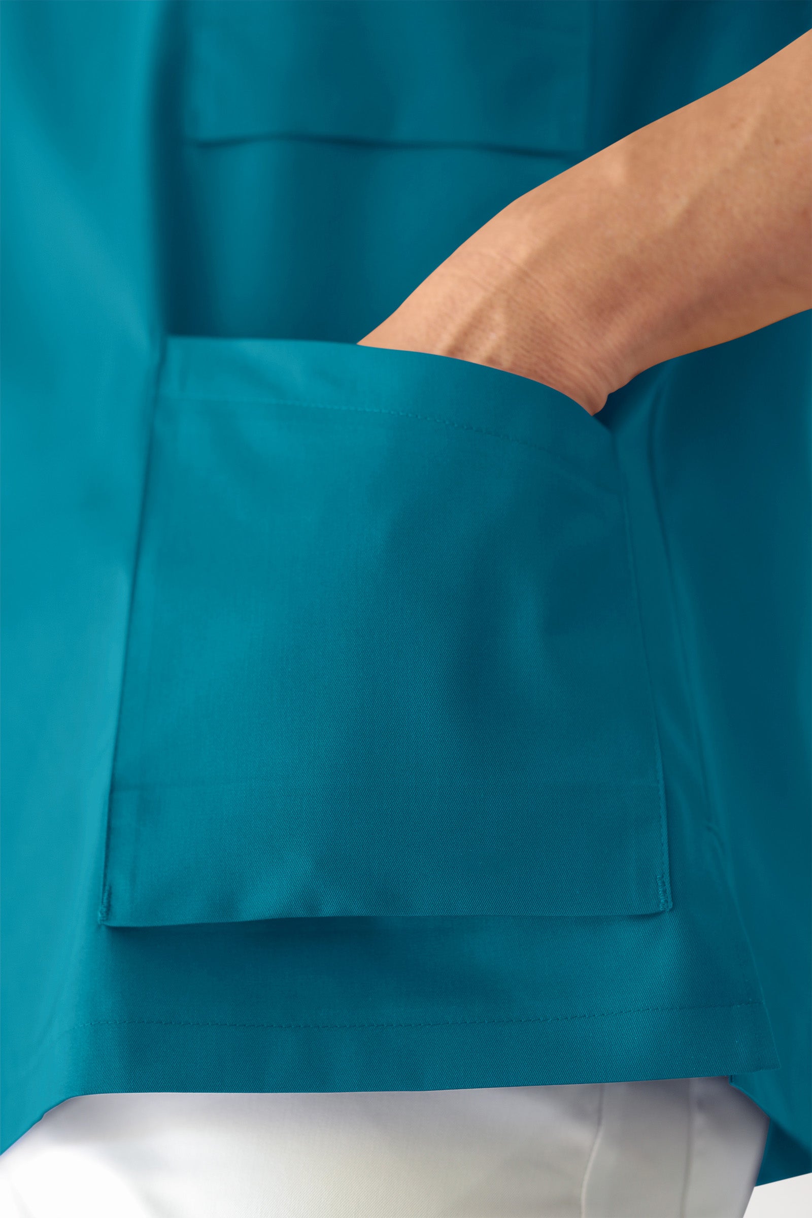 LA tunique médicale homme - Décolleté V pétrole
