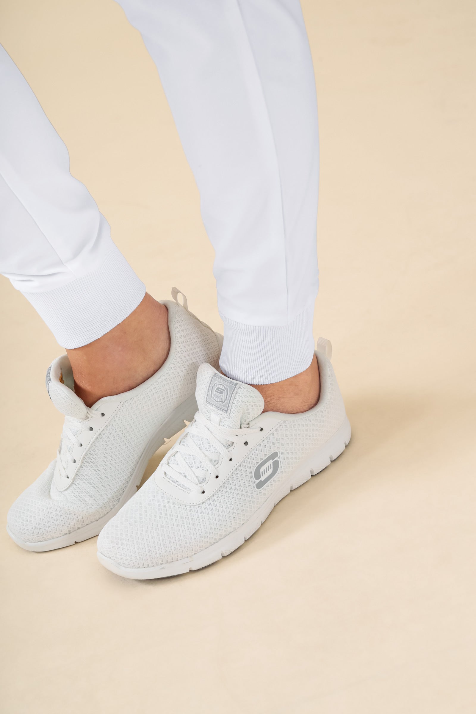 KAERE Pantalon Femme - ourlets côtelés et sans poches cargo blanc