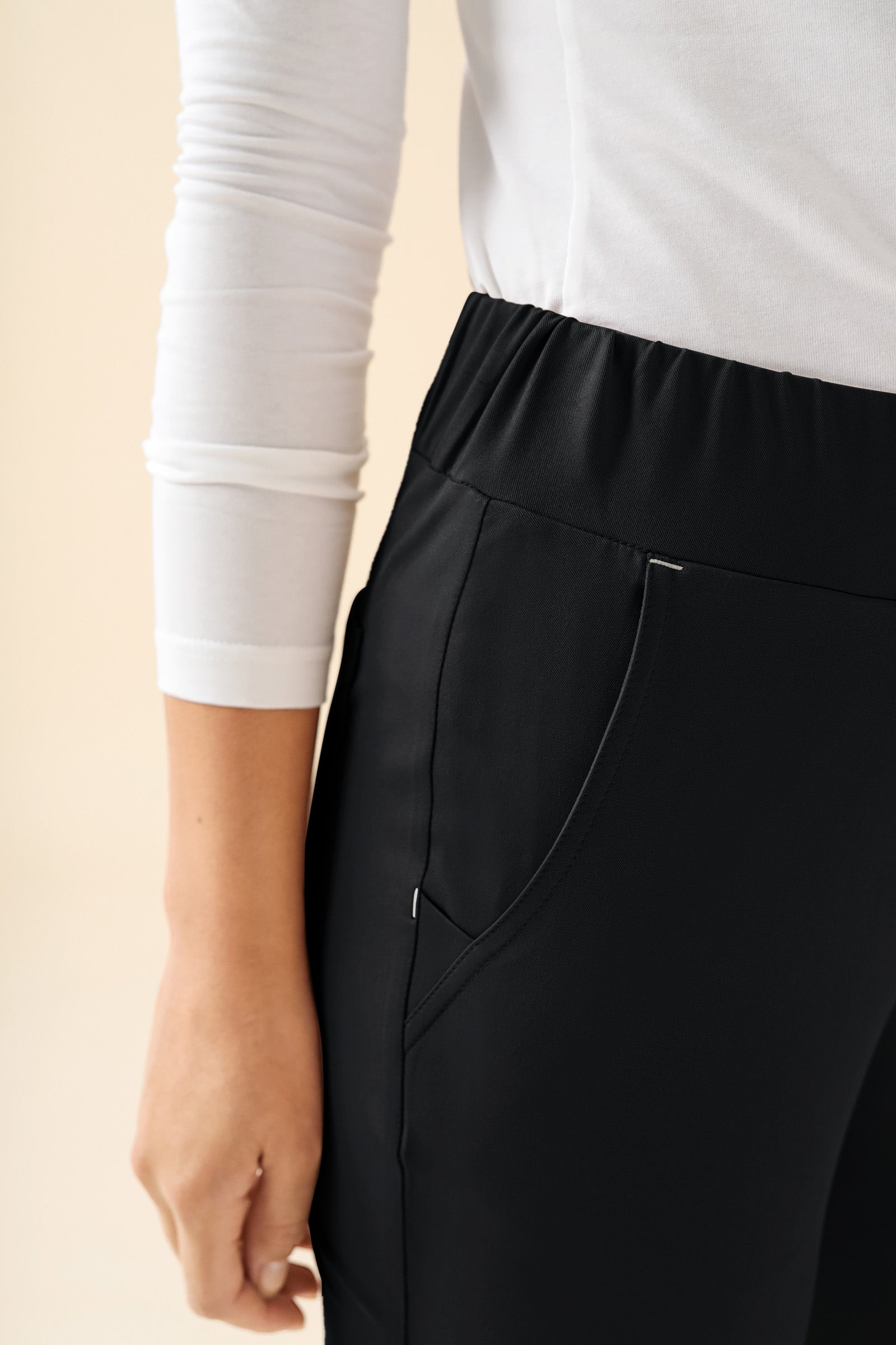 KAERE Pantalon Femme - ourlets côtelés et sans poches cargo noir