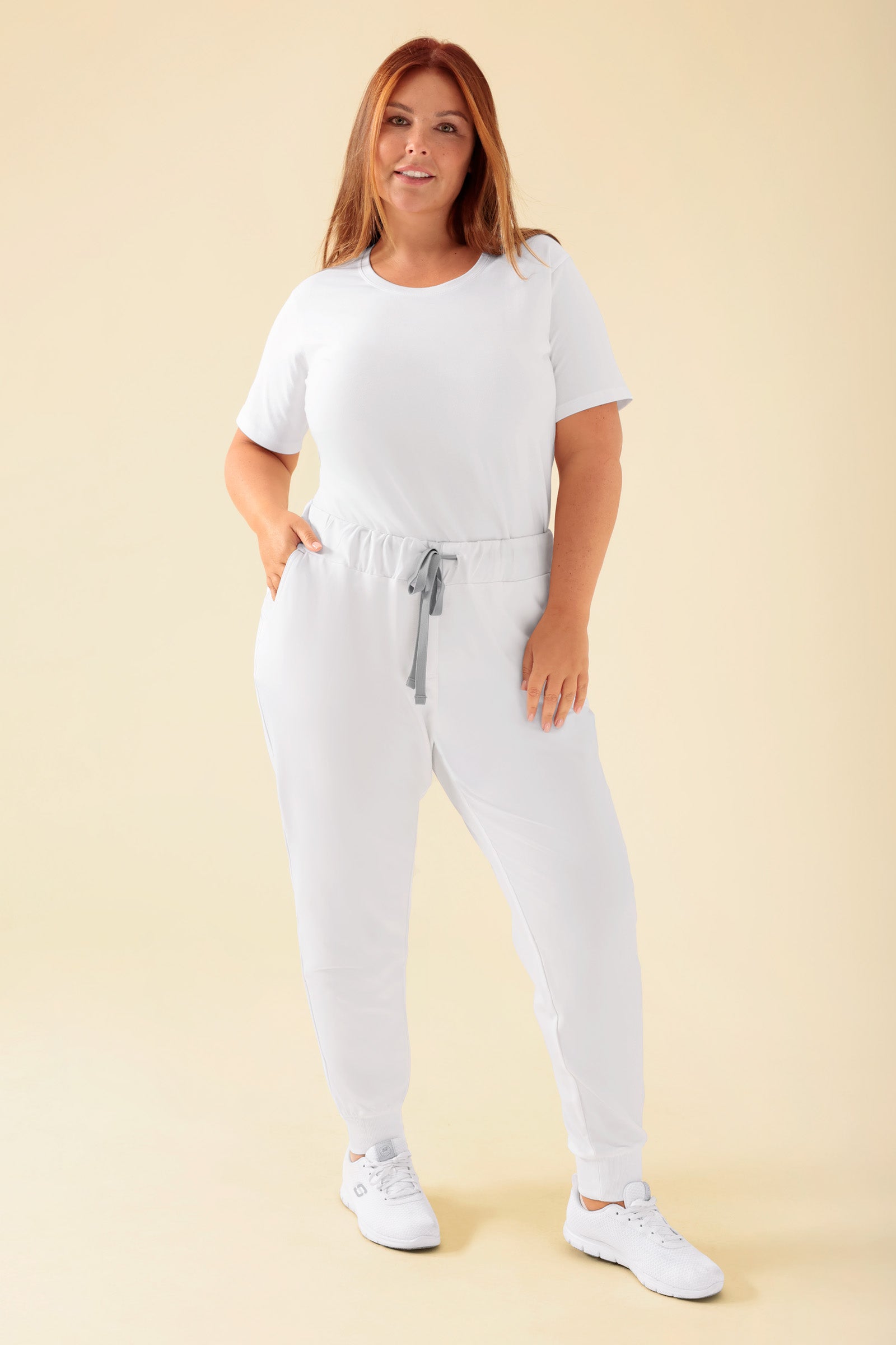 KAERE Pantalon Femme - ourlets côtelés et sans poches cargo blanc, Vue de face Le mannequin mesure 173 cm et porte la taille XL