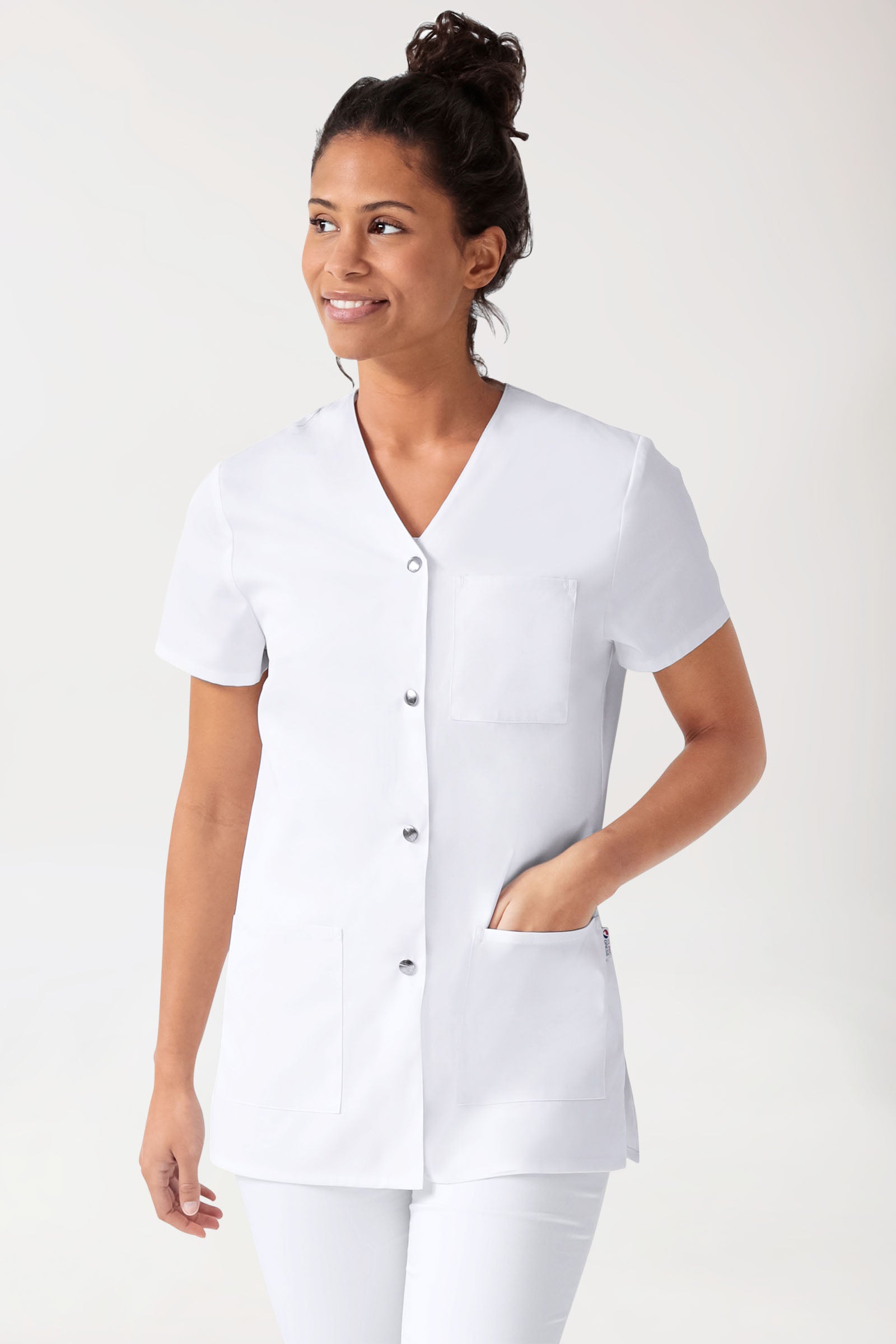 Blouse Beauté Femme - Décolleté V - Patte de boutons-pression blanc