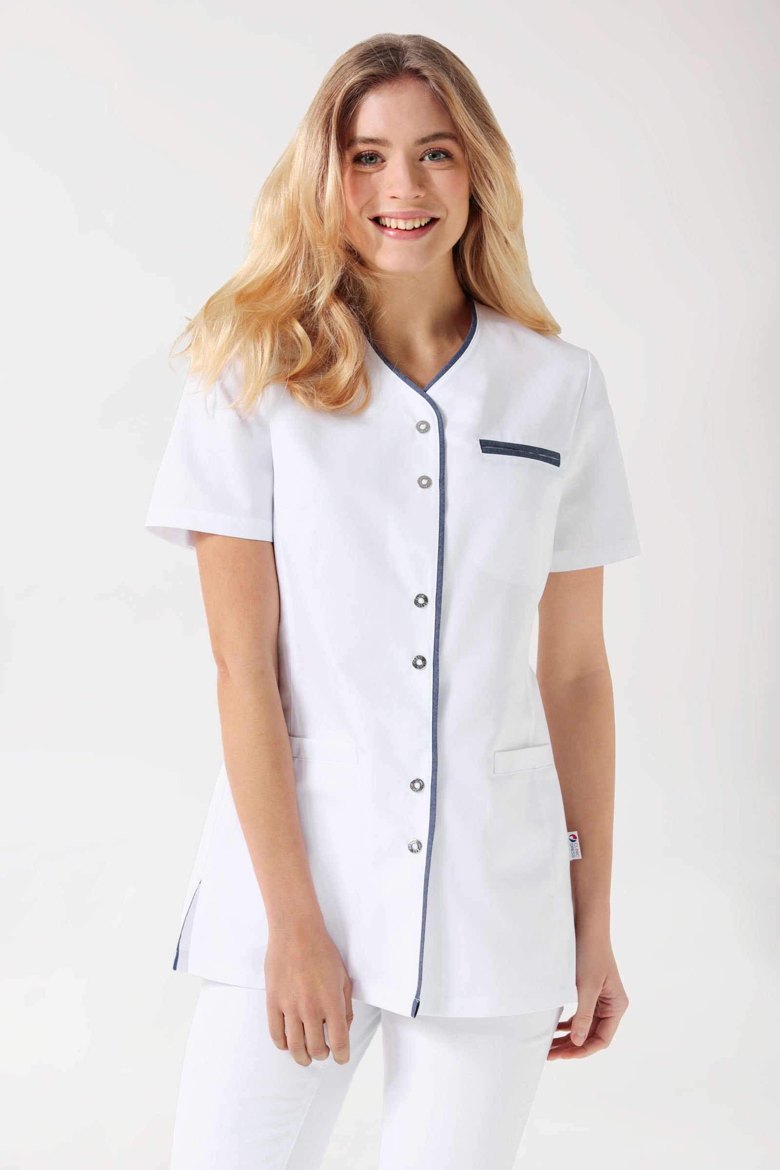 Blouse Beauté Femme - Boutonnée blanc/bleu jean, Vue de face 