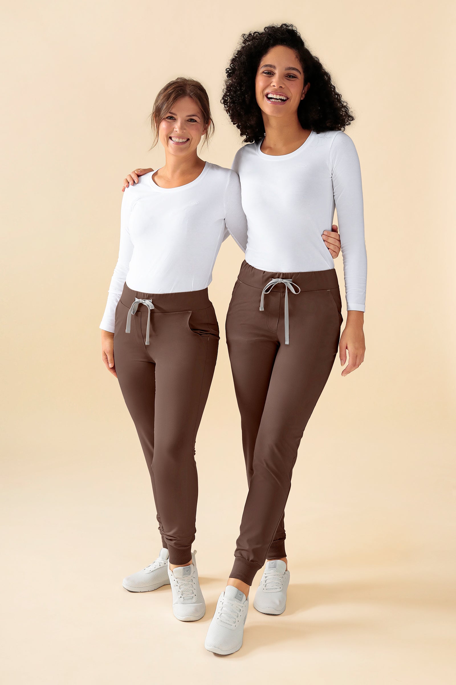 KAERE Pantalon Femme - ourlets côtelés Taille courte et sans poches cargo coffee, Vue de face 