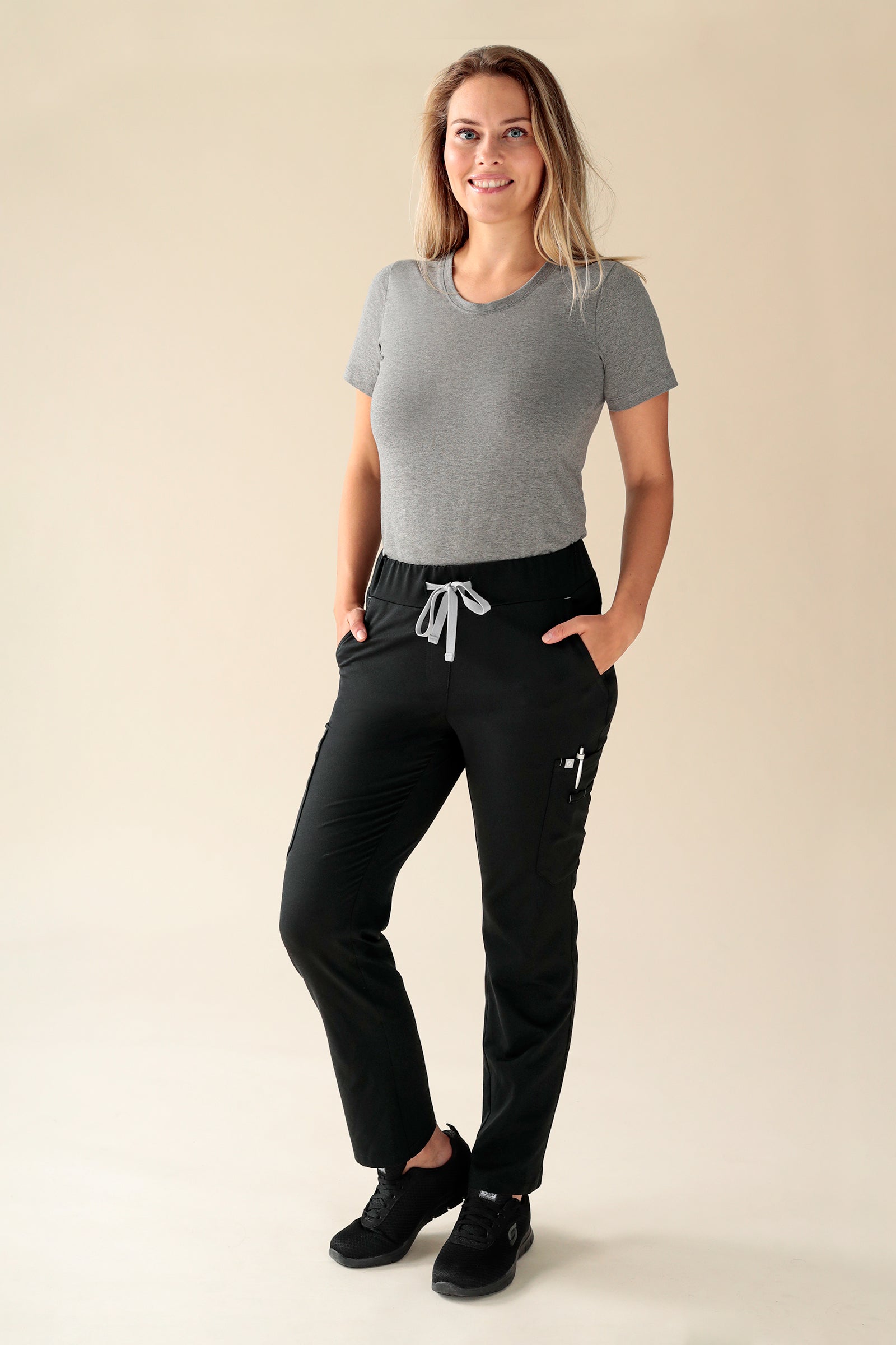 KAERE Pantalon Femme - avec poches cargo Taille courte noir