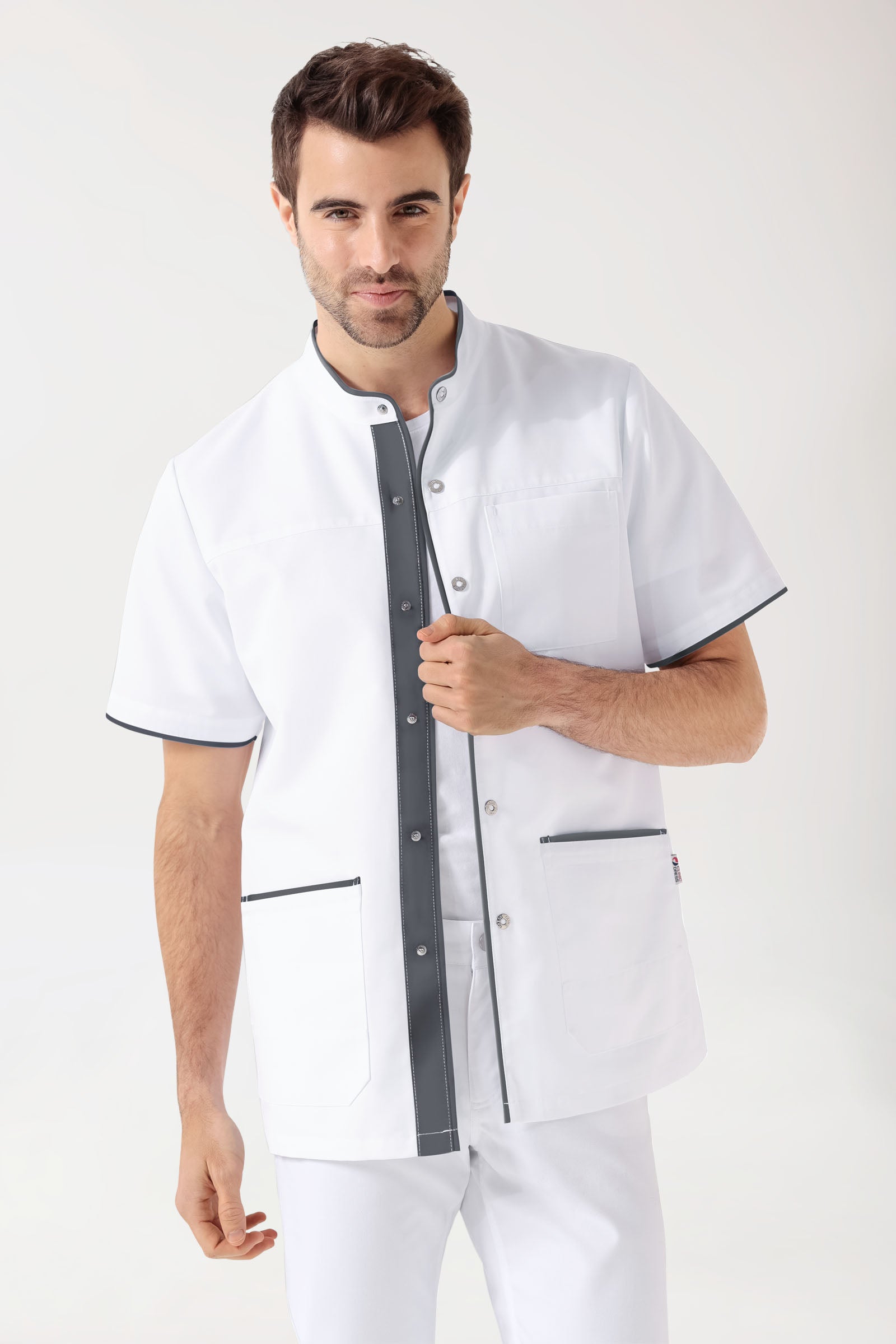 Blouse Beauté Homme - Boutonnée blanc/anthracite, Vue de face 