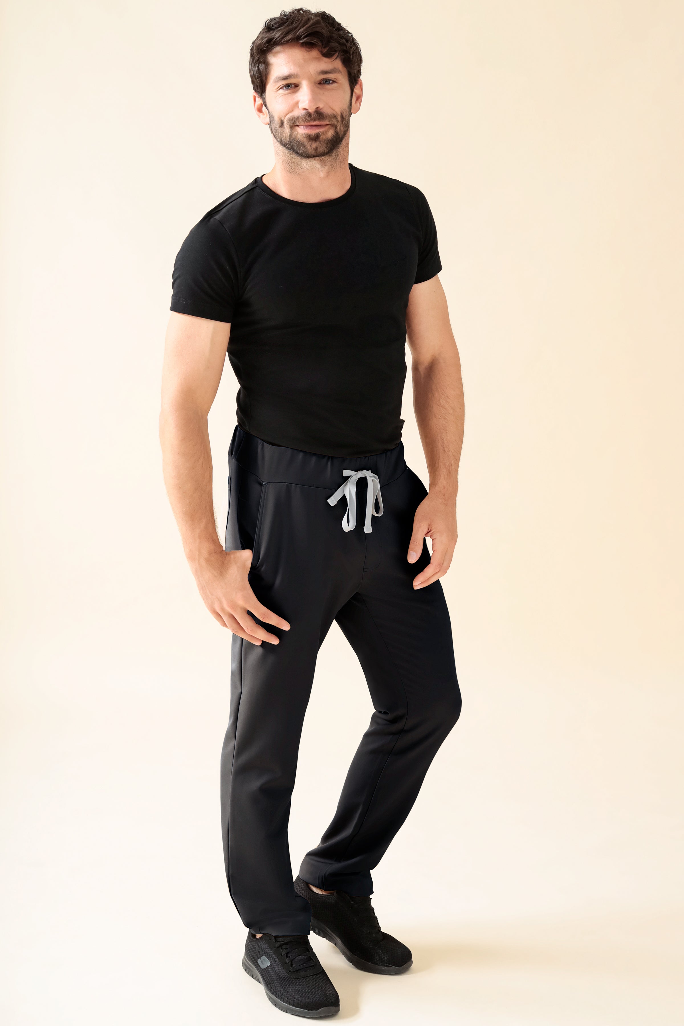 KAERE Pantalon Homme - Taille courte et sans poches cargo noir, Vue de face 