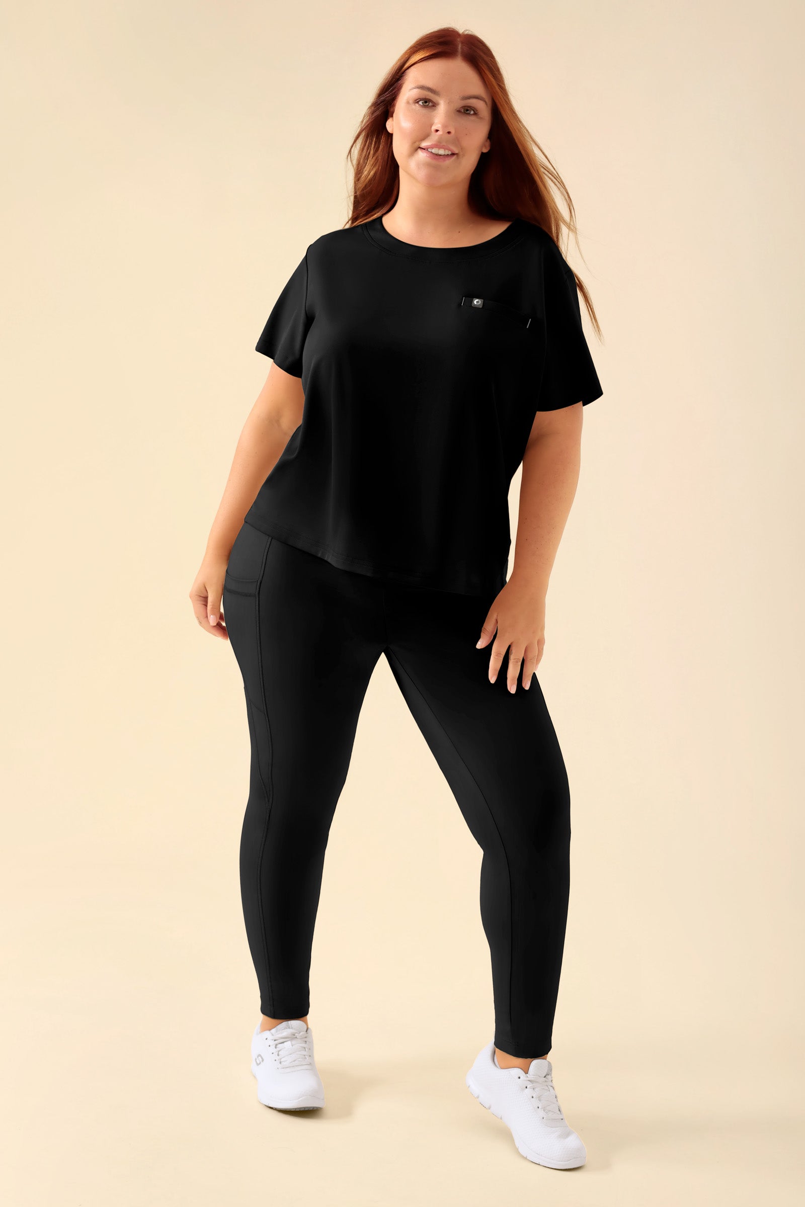 KAERE Leggings Femme - super élastique noir, Vue de face Le mannequin mesure 173 cm et porte la taille XL