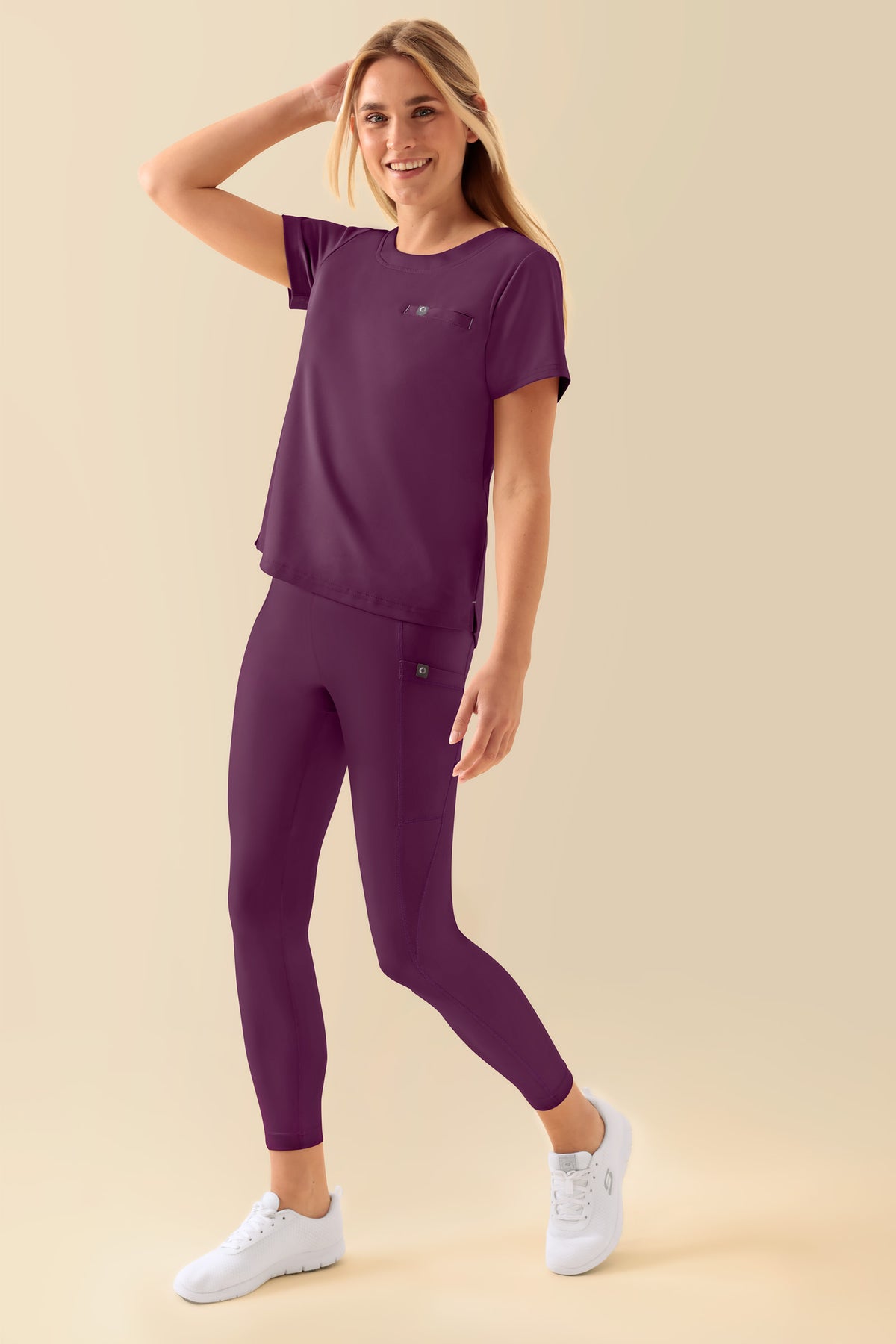 KAERE Leggings Femme - super élastique prune, Vue de face Le mannequin mesure 177 cm et porte la taille S