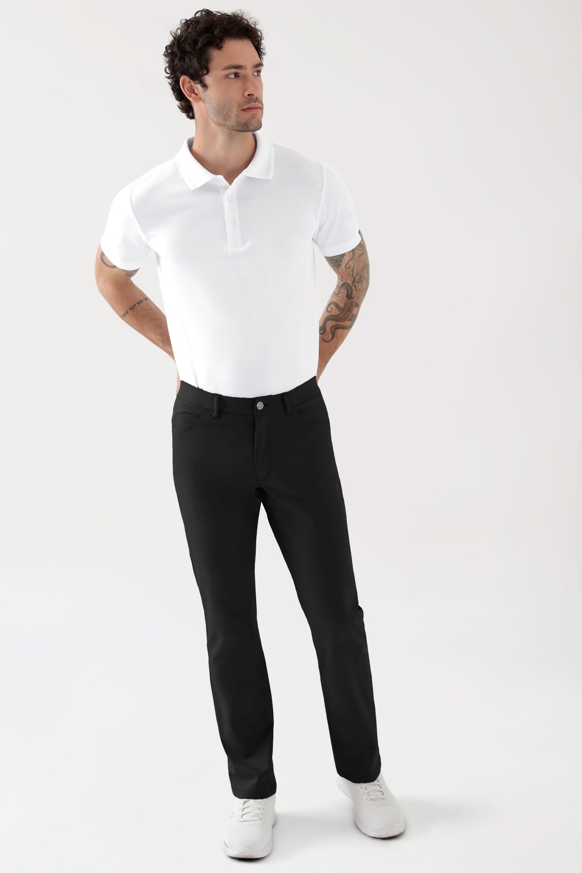 COMFY FLEX Pantalon 5 poches Homme - Jambe droite noir, Vue de face Le mannequin mesure 188 cm et porte la taille 48
