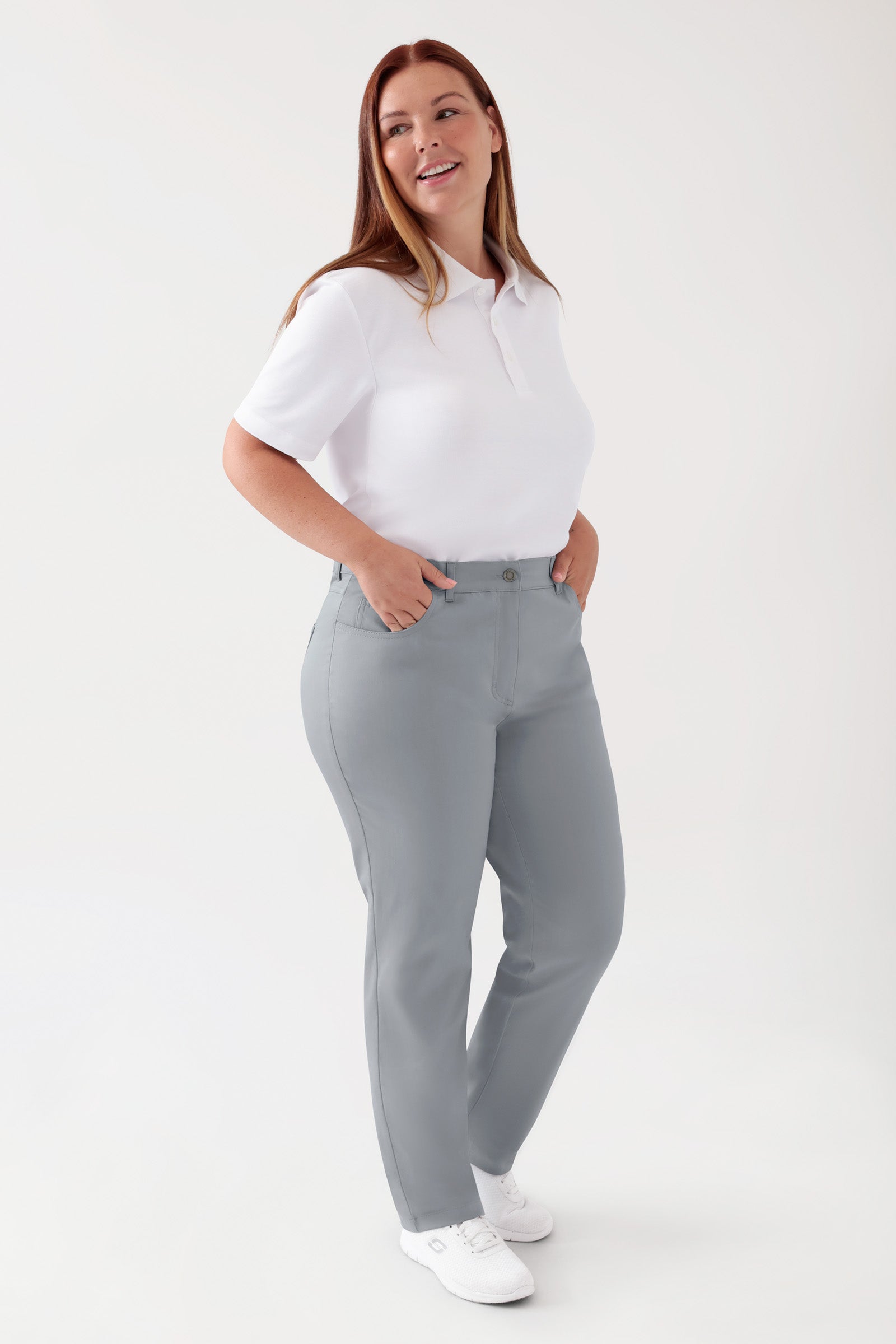 COMFY FLEX Pantalon 5 poches Femme - Jambe droite gris, Vue de face Le mannequin mesure 173 cm et porte la taille 46