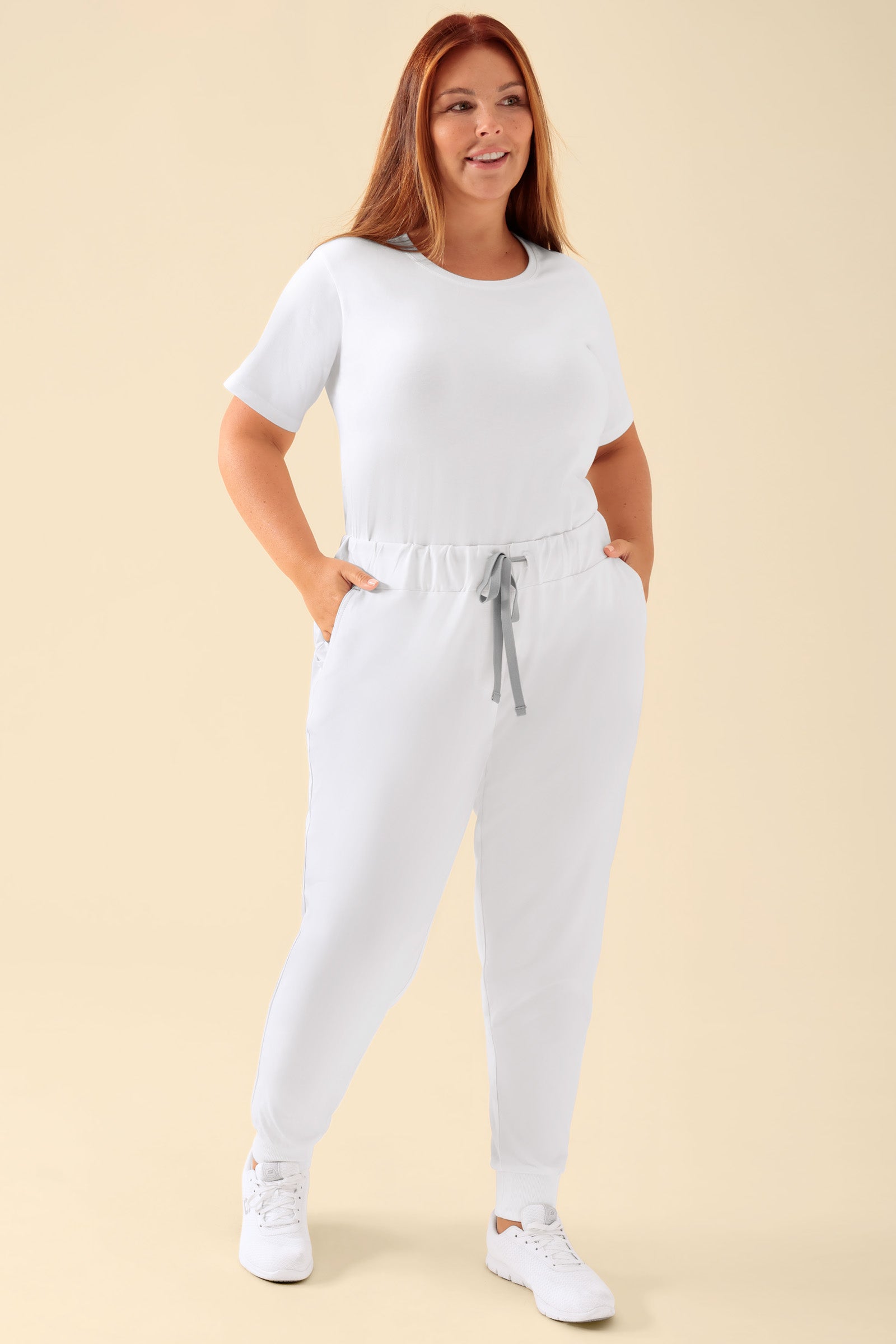 KAERE Pantalon Femme - ourlets côtelés et sans poches cargo blanc, Vue de face Le mannequin mesure 173 cm et porte la taille XL
