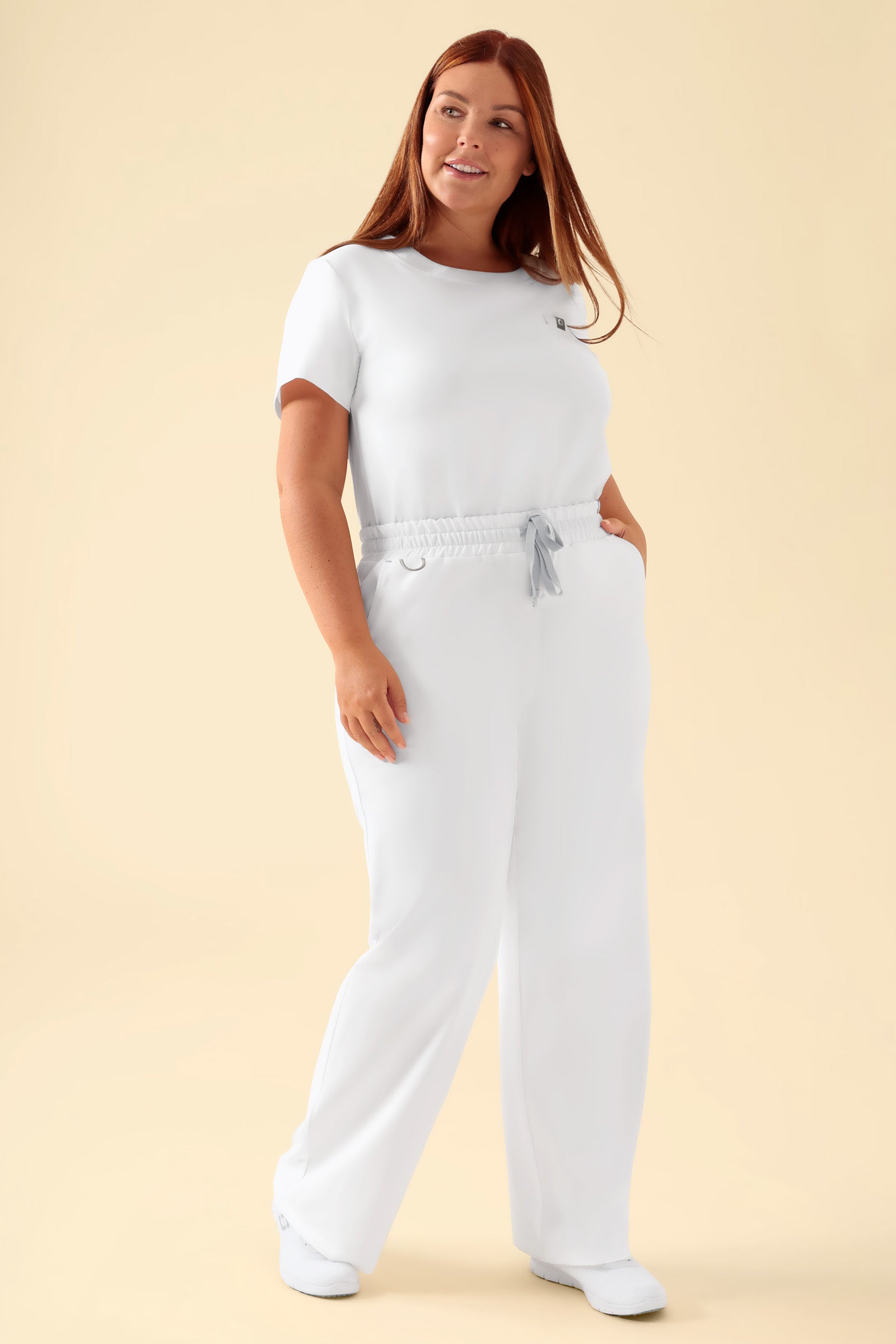KAERE Pantalon Femme - large jambe blanc, Vue de face Le mannequin mesure 173 cm et porte la taille XL