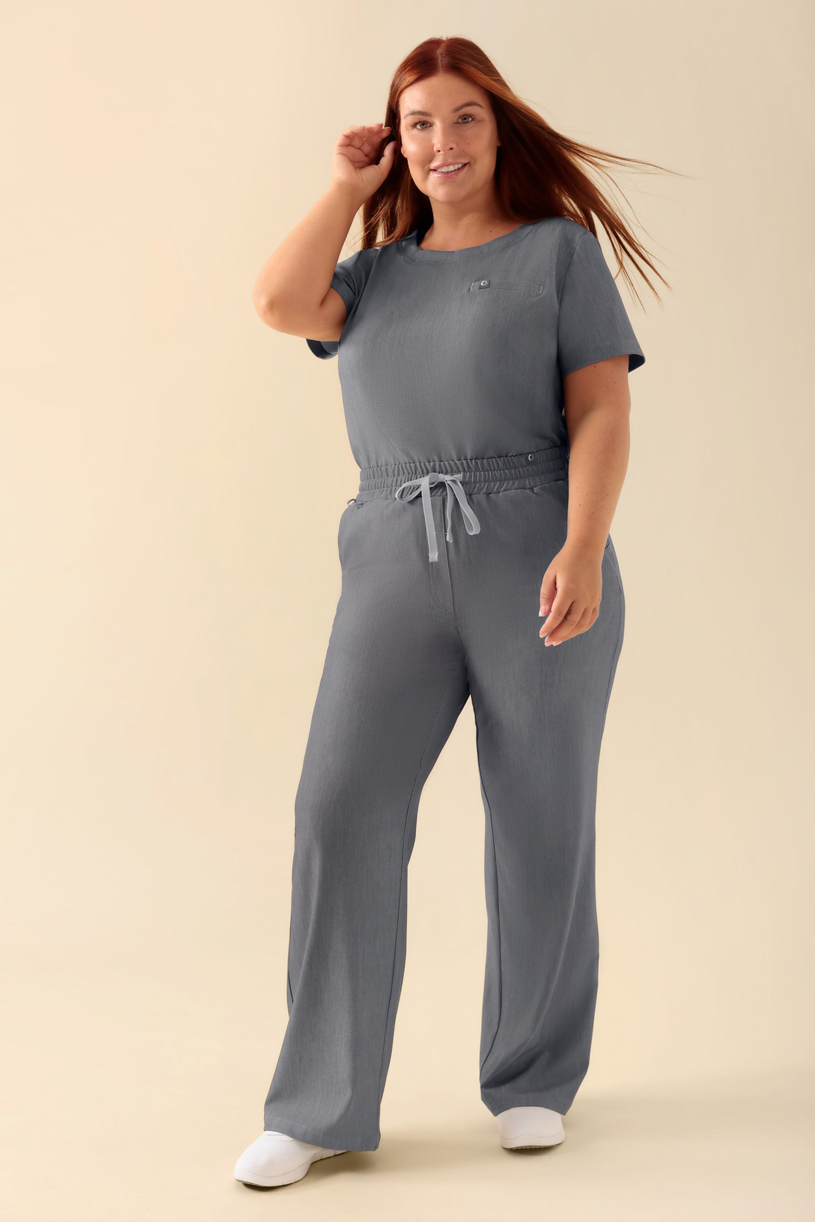 KAERE Pantalon Femme - large jambe gris chiné, Vue de face Le mannequin mesure 173 cm et porte la taille XL