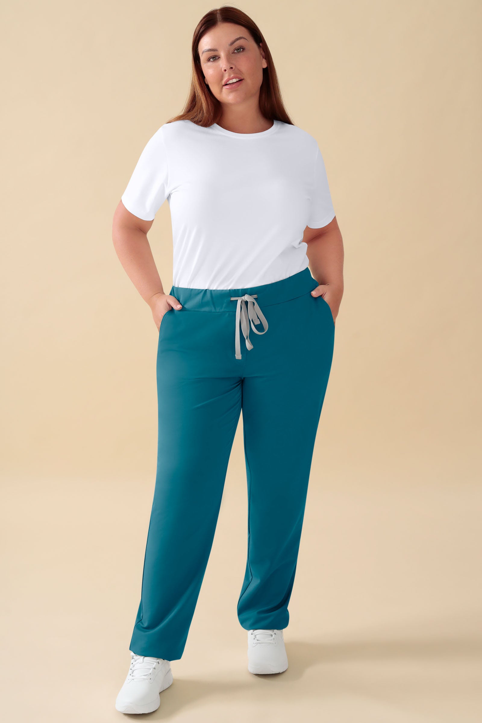 KAERE Pantalon Femme - sans poche cargo pétrole, Vue de face Le mannequin mesure 173 cm et porte la taille XL