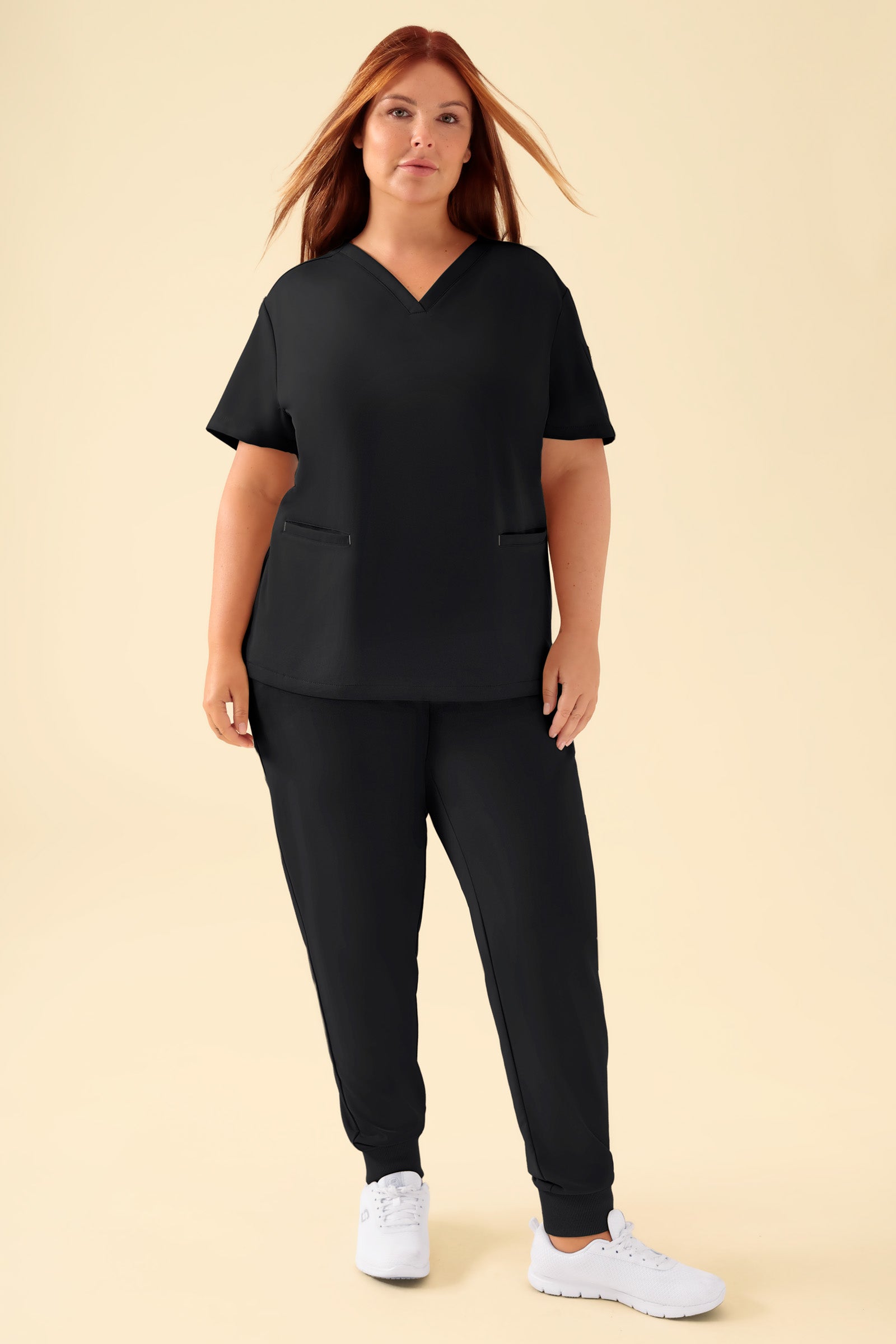 KAERE Tunique Femme - Décolleté V noir, Vue de face Le mannequin mesure 173 cm et porte la taille XL