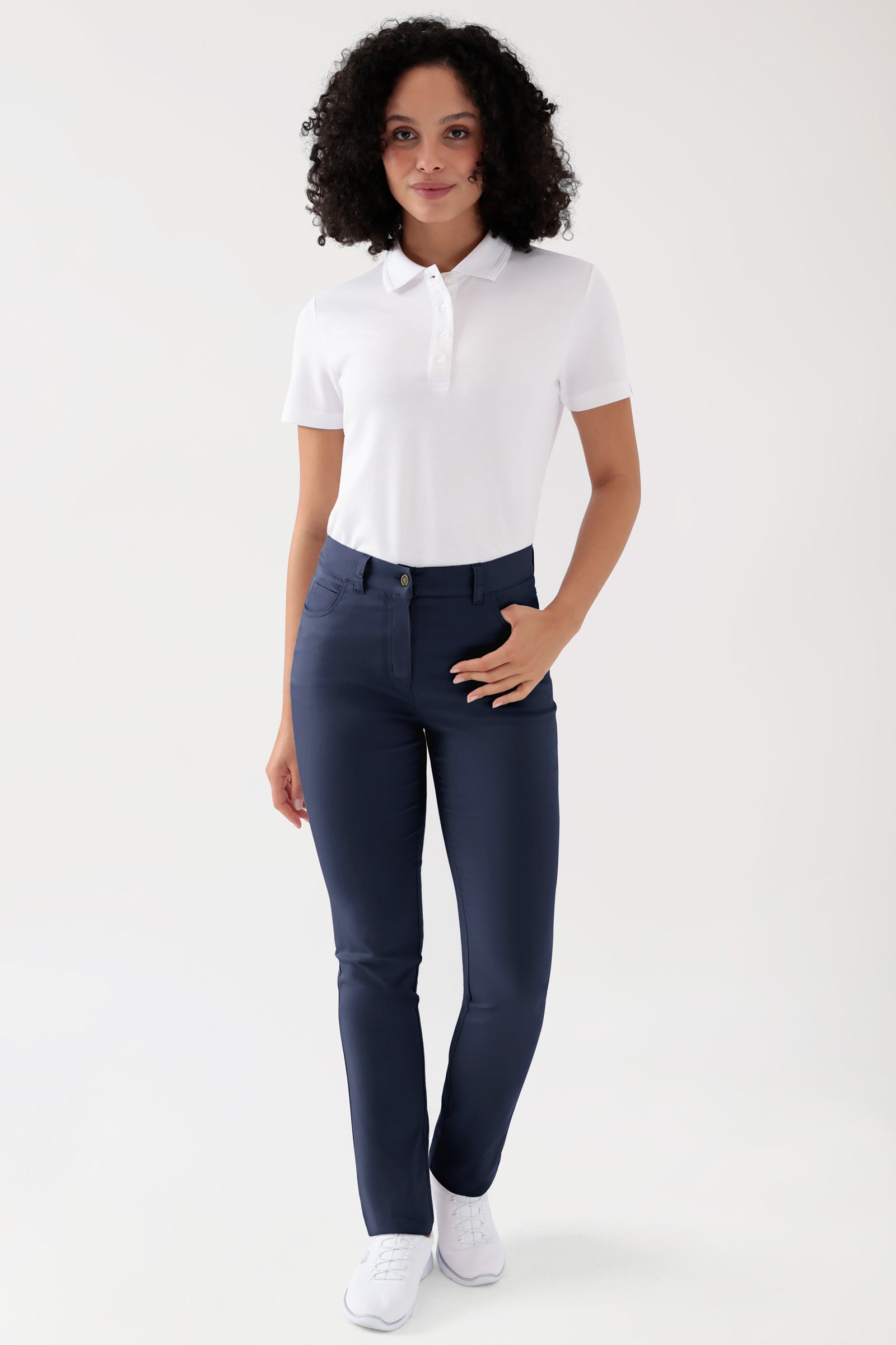 COMFY FLEX Pantalon 5 poches Femme - Jambe droite navy, Vue de face Le mannequin mesure 176 cm et porte la taille 36