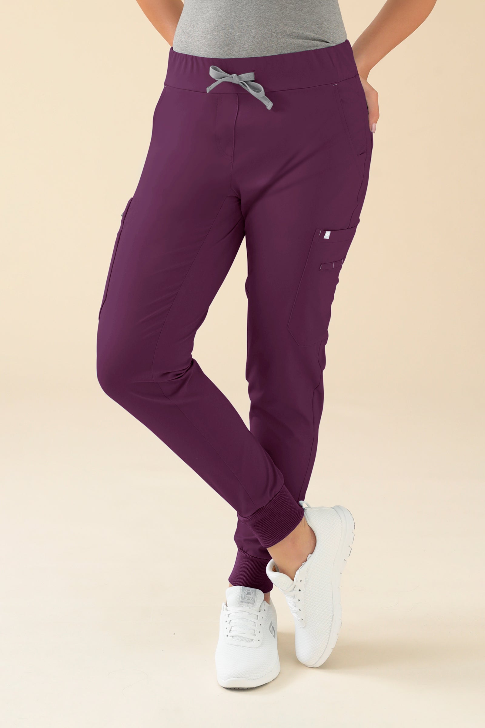 KAERE Pantalon Femme - avec poches cargo et ourlets côtelés prune, Vue de face Le mannequin mesure 176 cm et porte la taille S